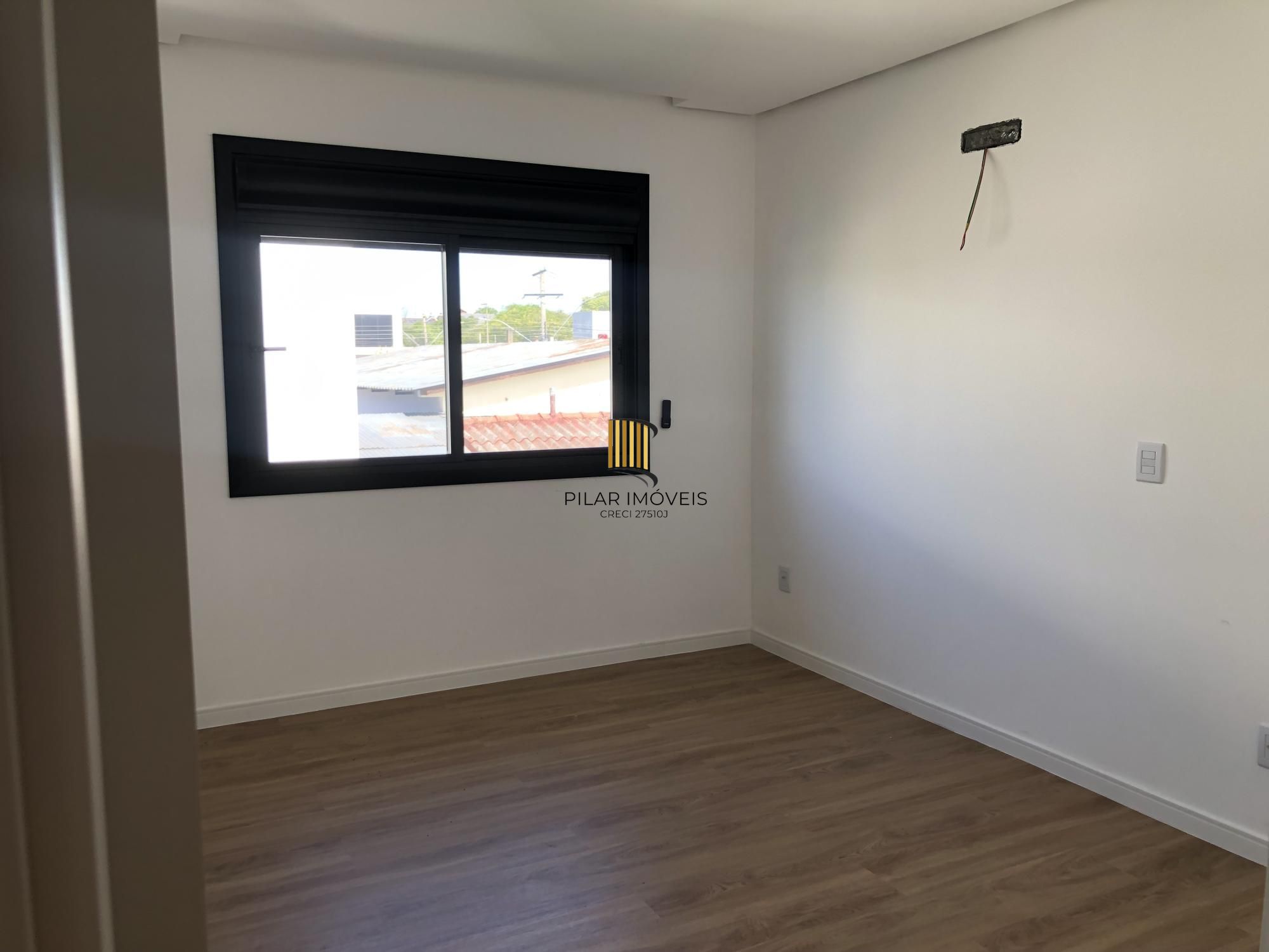 Casa 3 dormitórios no bairro Igara