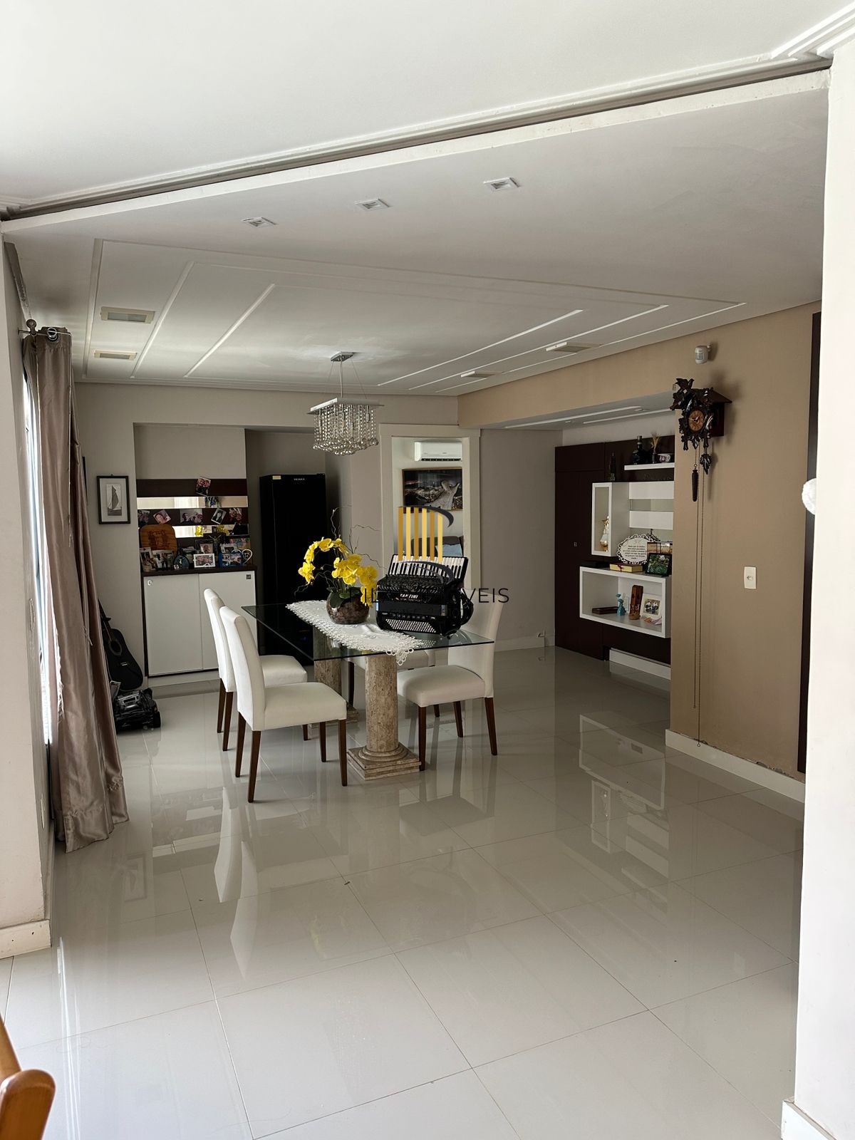 Casa 4 dormitórios no bairro Niterói