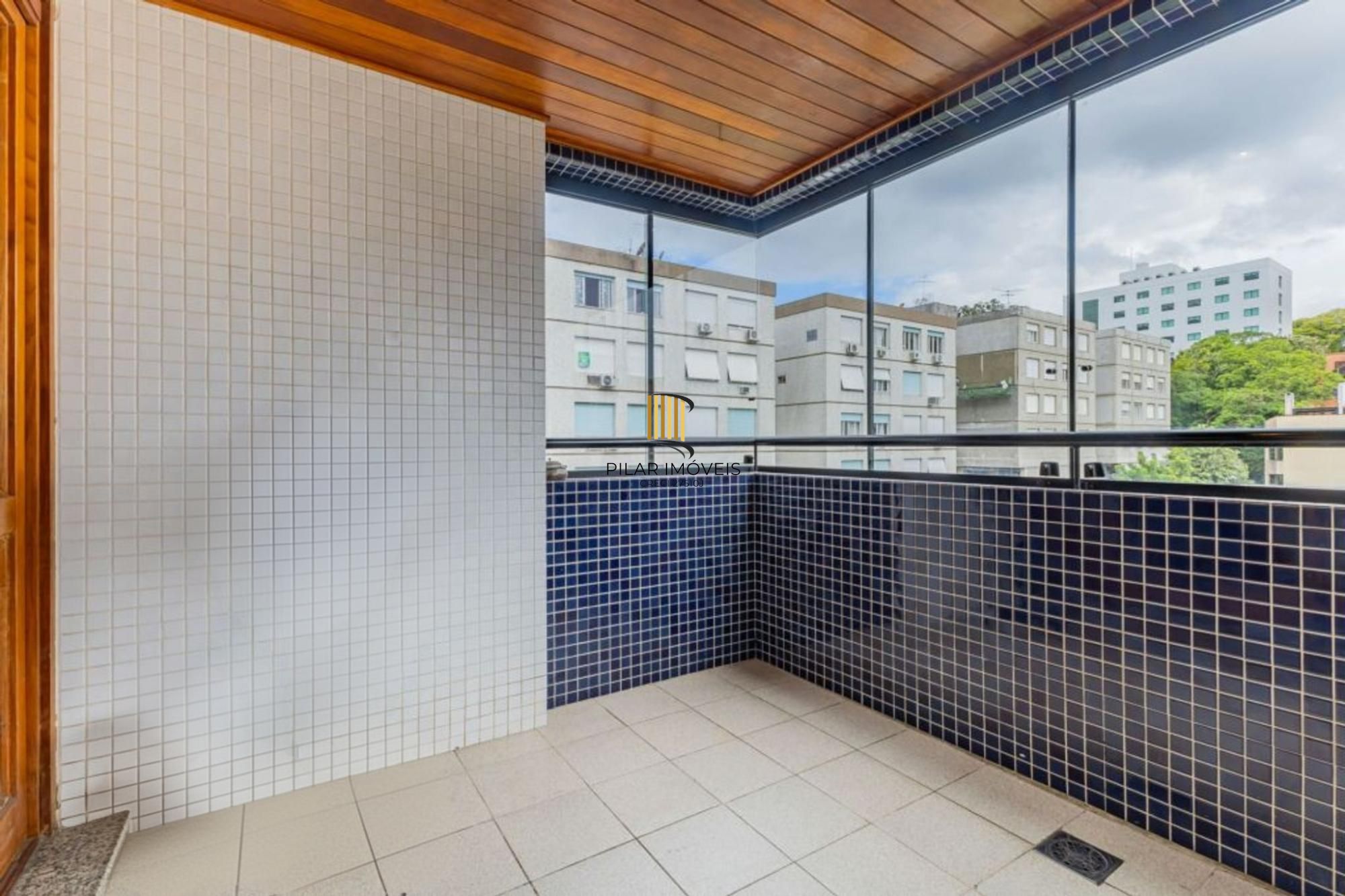 Apartamento com 3 quartos, 1 suíte, 3 vagas e elevador no Bairro São João.