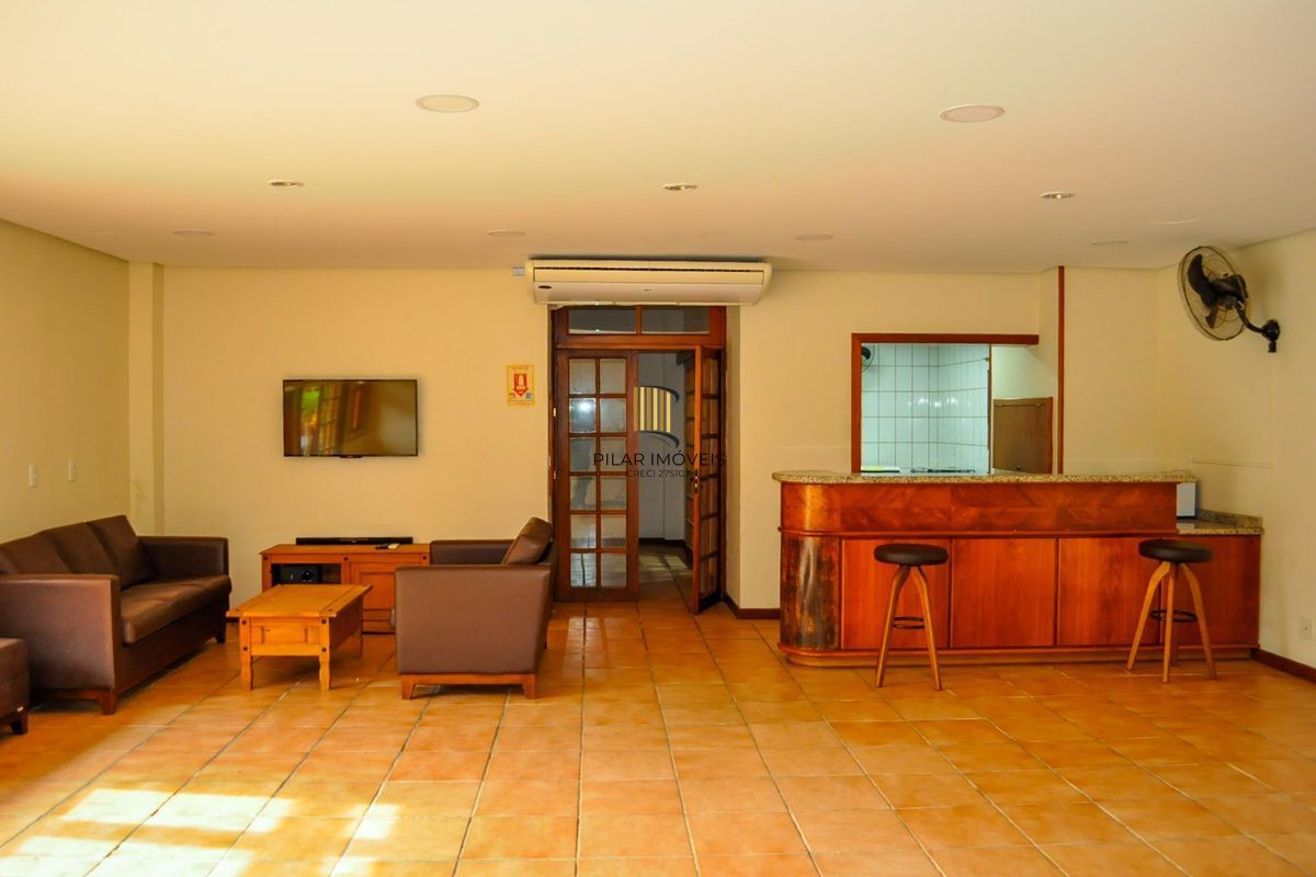 Ótima Casa condomínio pronta para morar, semi mobiliada, Bairro Menino Deus