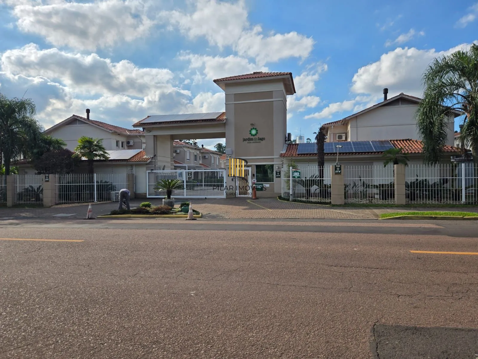 Casa de 2 dormitórios e 2 vagas de garagem em Canoas.