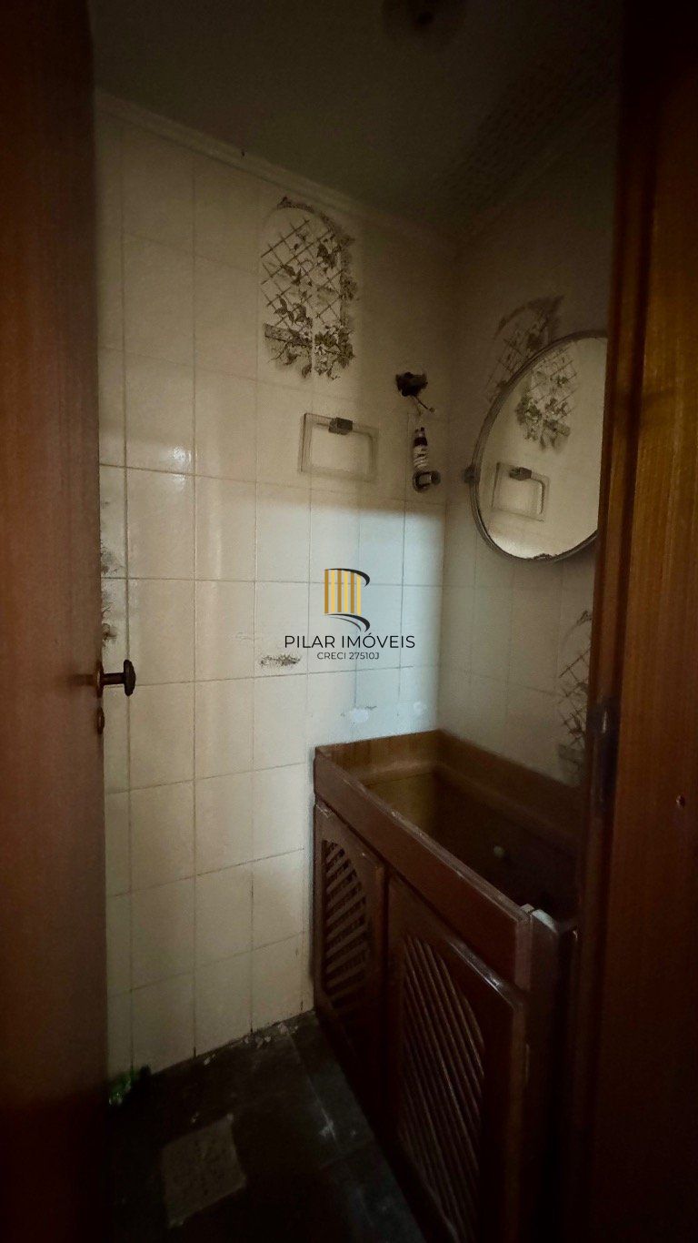 Casa com 350m², 4 quartos, 2 Suítes à venda em Azenha, Porto Alegre.