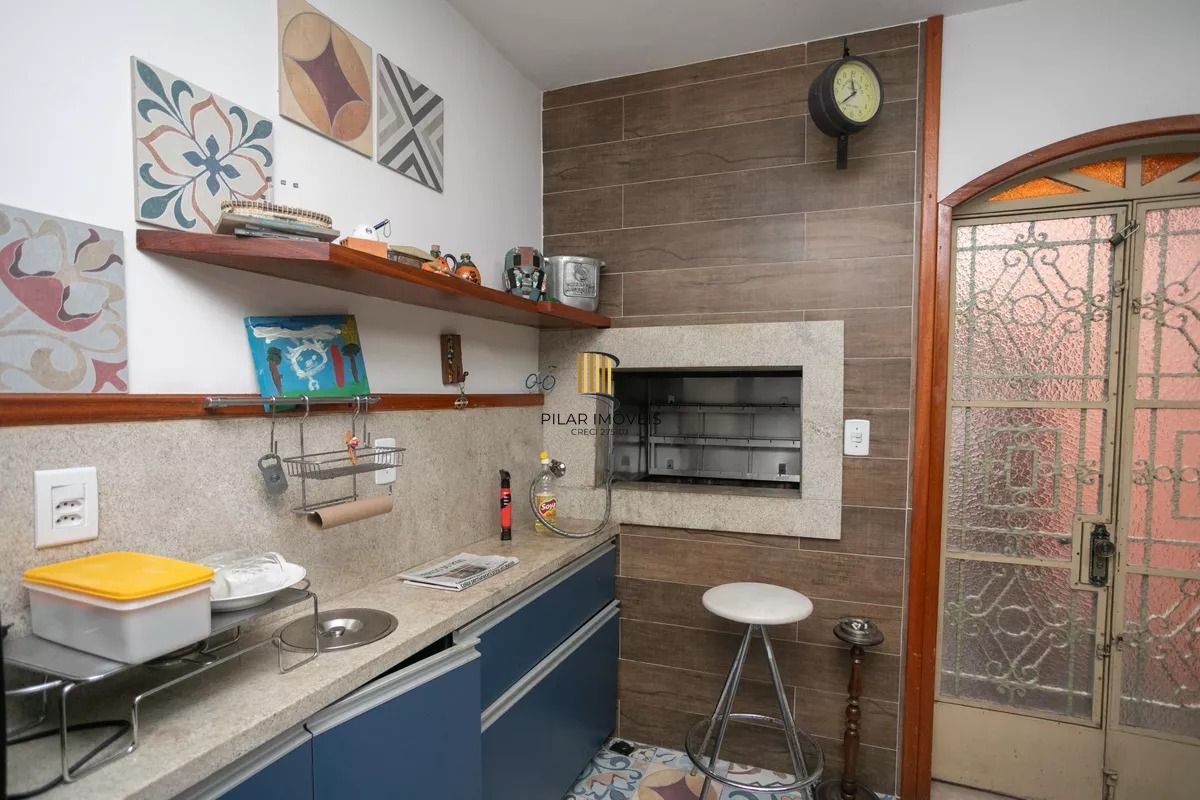 Casa à venda com 280m², 4 quartos e 2 vagas no bairro Auxiliadora
