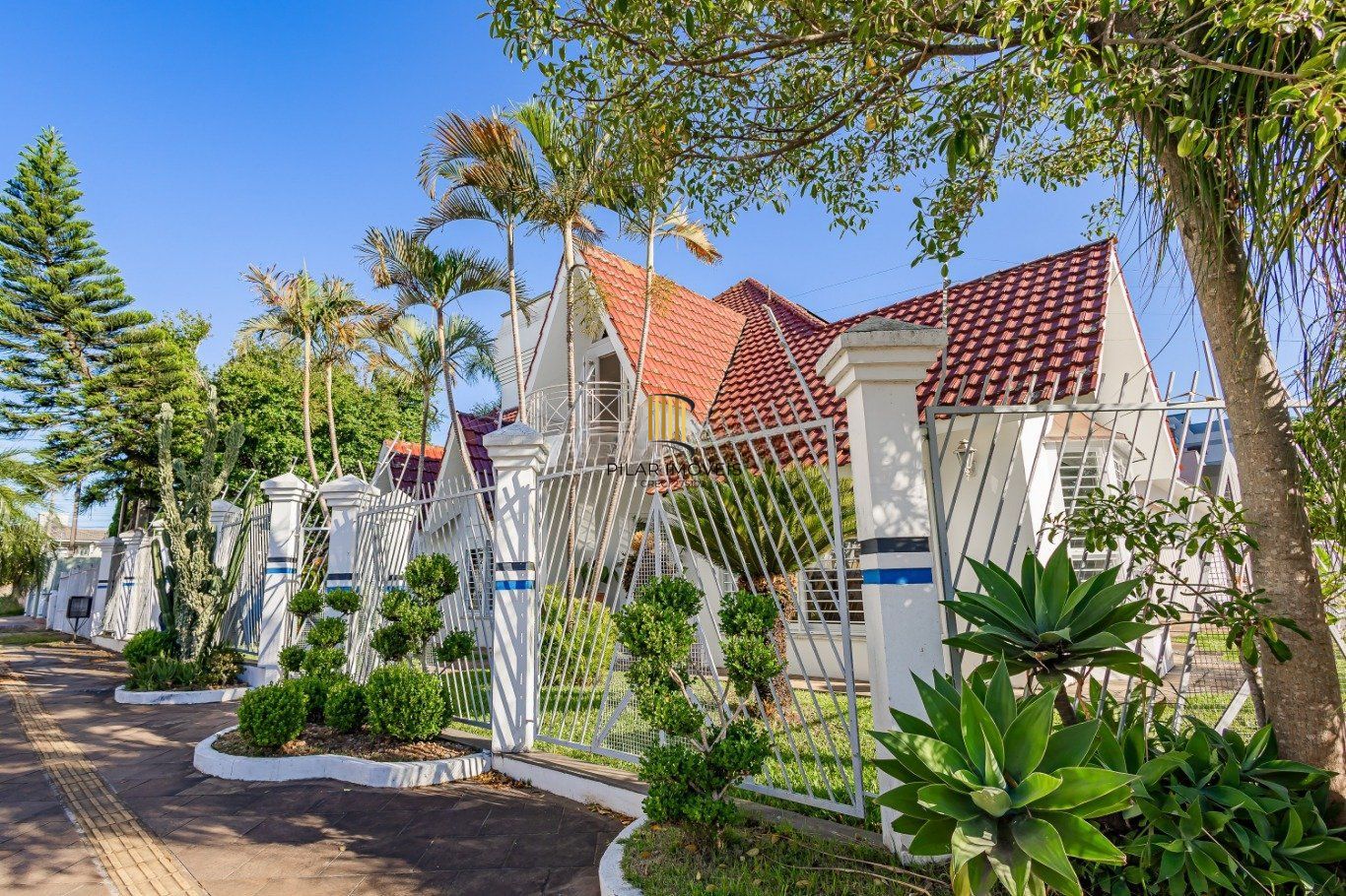 Casa com 3 dormitórios, 2 vagas de garagem no bairro Marechal Rondon em Canoas.