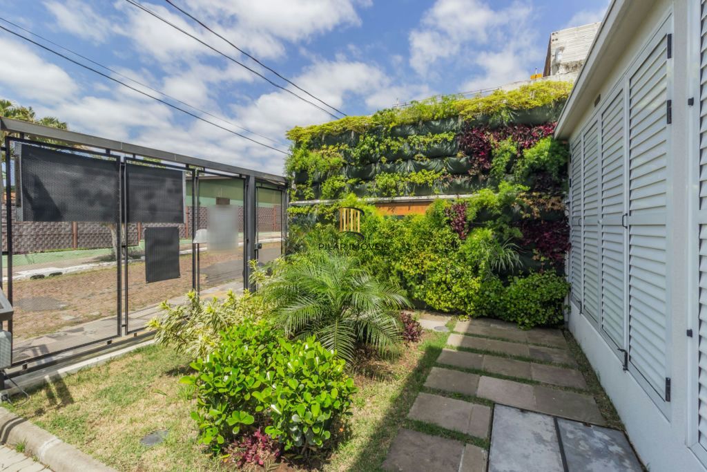 Casa de condomínio com 2 quartos, vaga e pátio no bairro parque Santa Fe