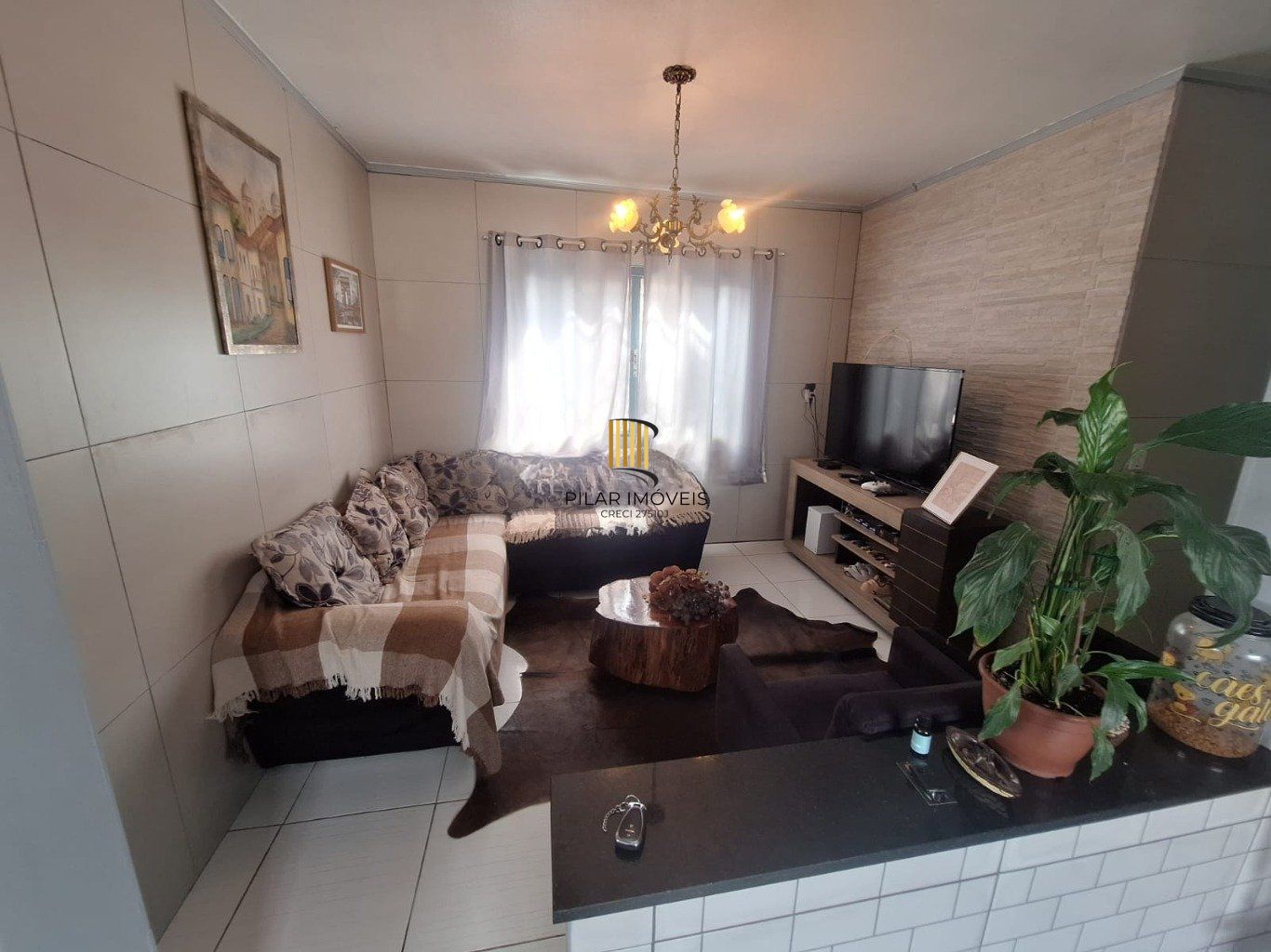 Casa com 2 dormitórios, sendo 1 suíte e 2 vaga de garagem coberta em canoas.