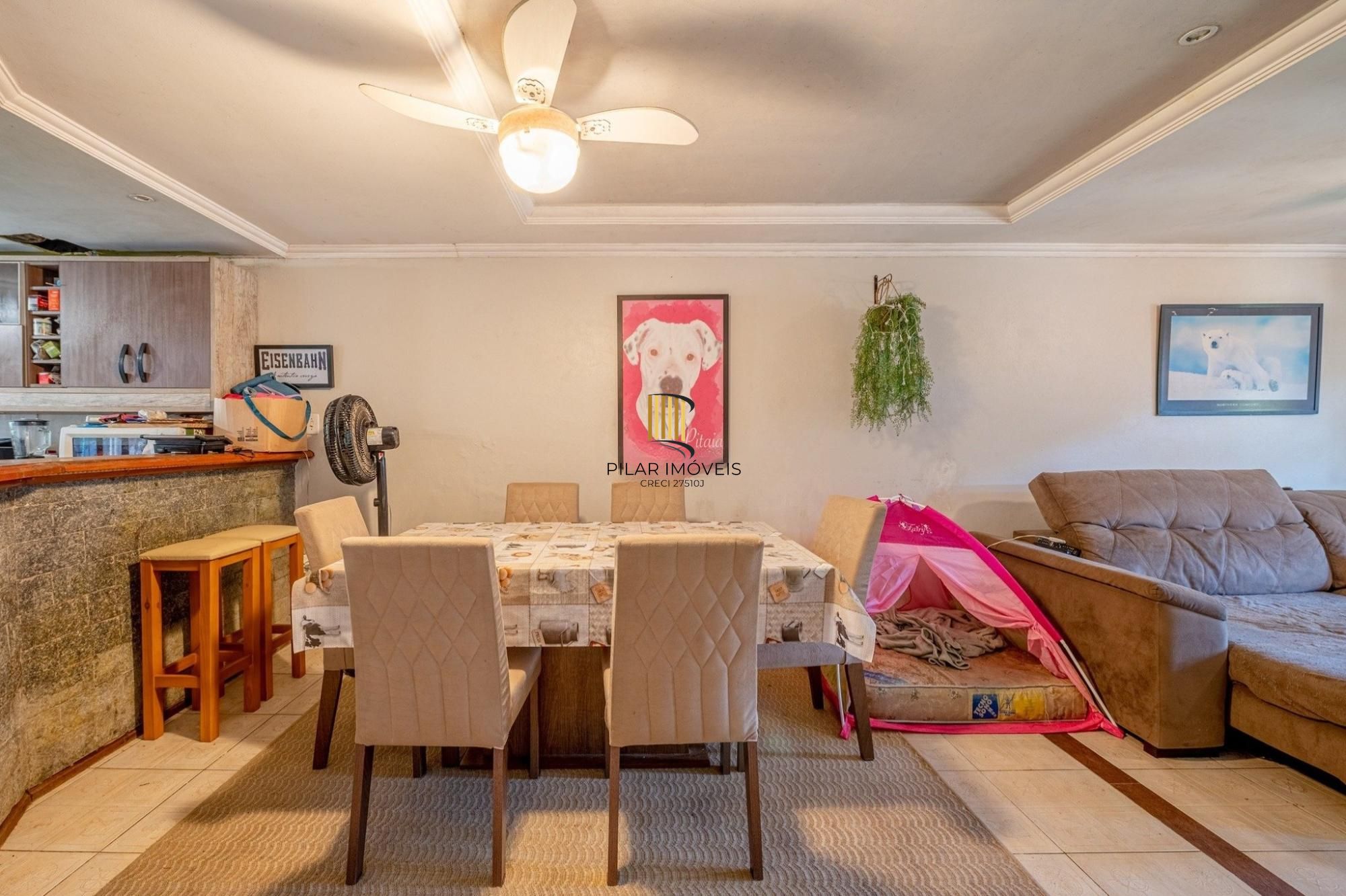 Casa com 2 quartos, 1 suíte, 2 vagas na Hípica.