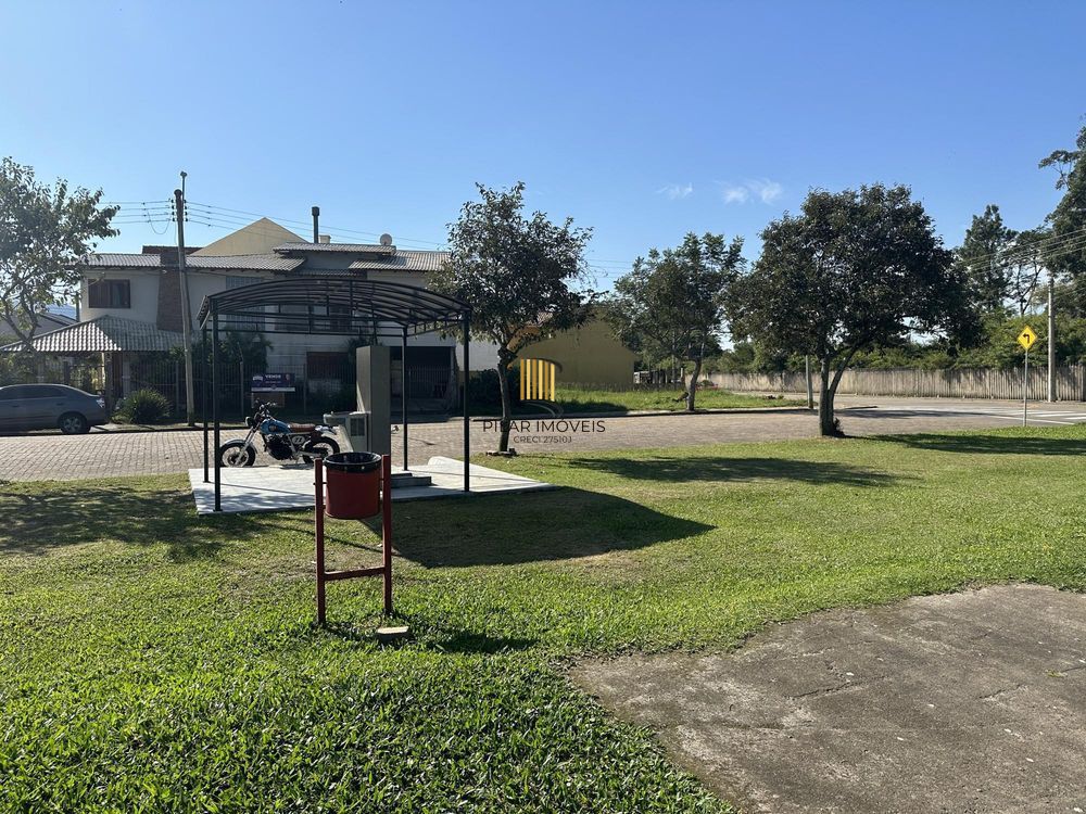 Casa com 2 quartos, 1 suíte, 2 vagas na Hípica.