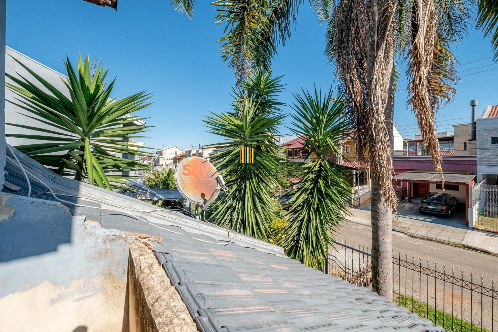 Casa com 2 quartos, 1 suíte, 2 vagas na Hípica.