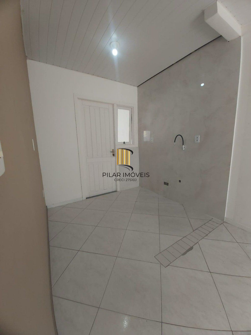 Casa à venda com 2 quartos 75 m² na Hipica