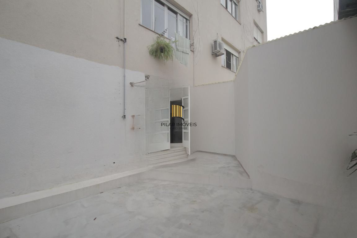 Apartamento 2 dormitórios com dependência 70m2 Moinhos de Vento Av. Cristóvão
