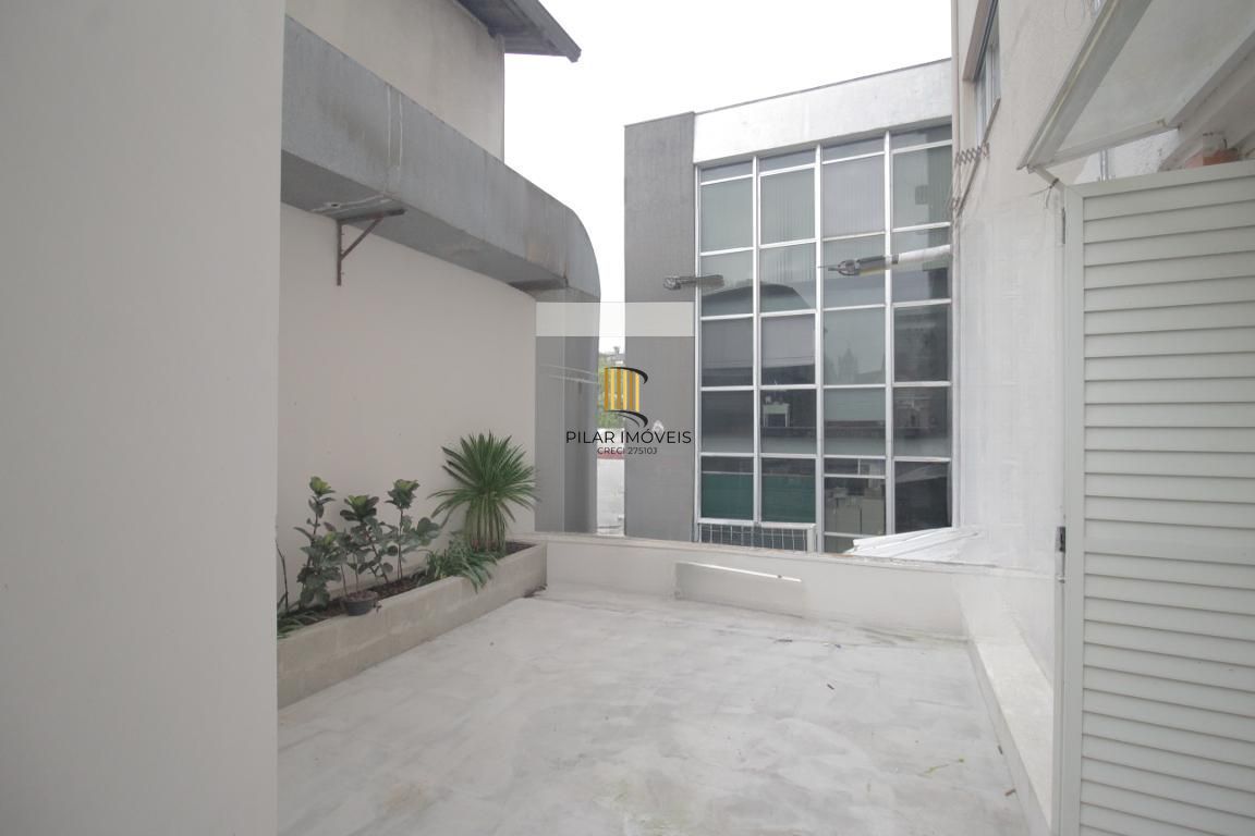 Apartamento 2 dormitórios com dependência 70m2 Moinhos de Vento Av. Cristóvão