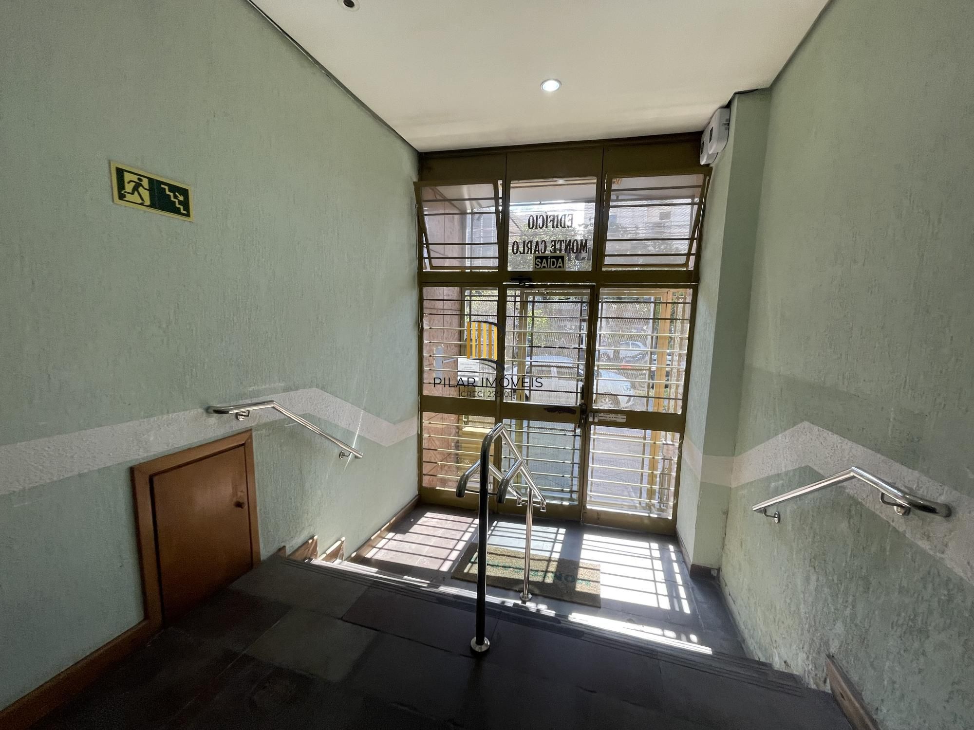 Apartamento 2 dormitórios com dependência 70m2 Moinhos de Vento Av. Cristóvão
