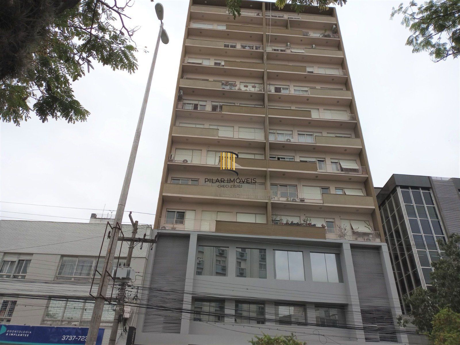 Apartamento 2 dormitórios com dependência 70m2 Moinhos de Vento Av. Cristóvão
