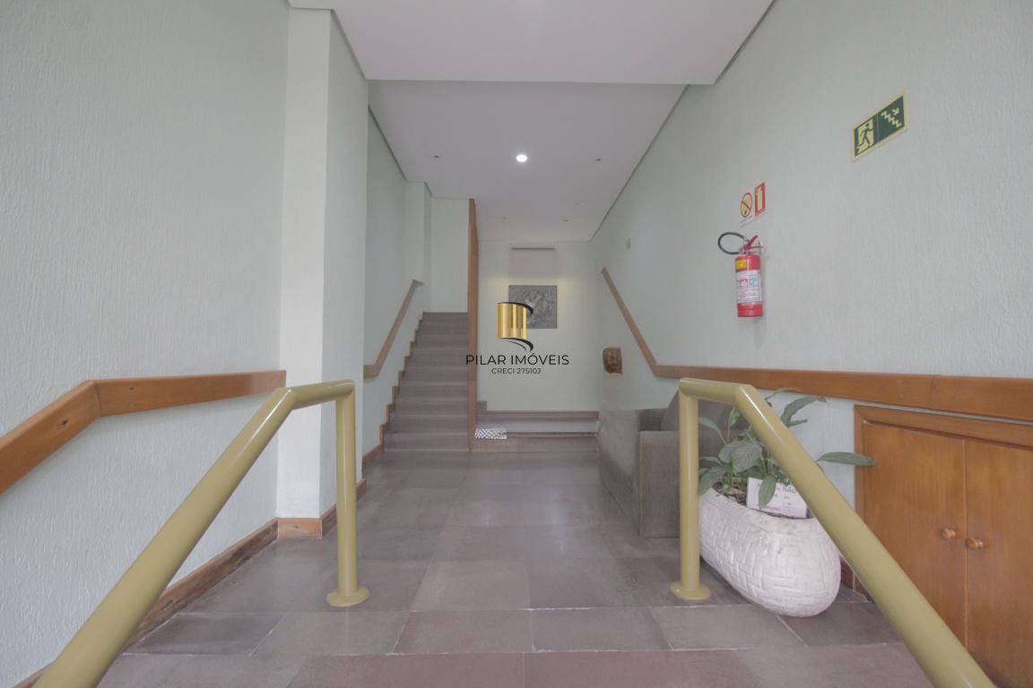 Apartamento 2 dormitórios com dependência 70m2 Moinhos de Vento Av. Cristóvão