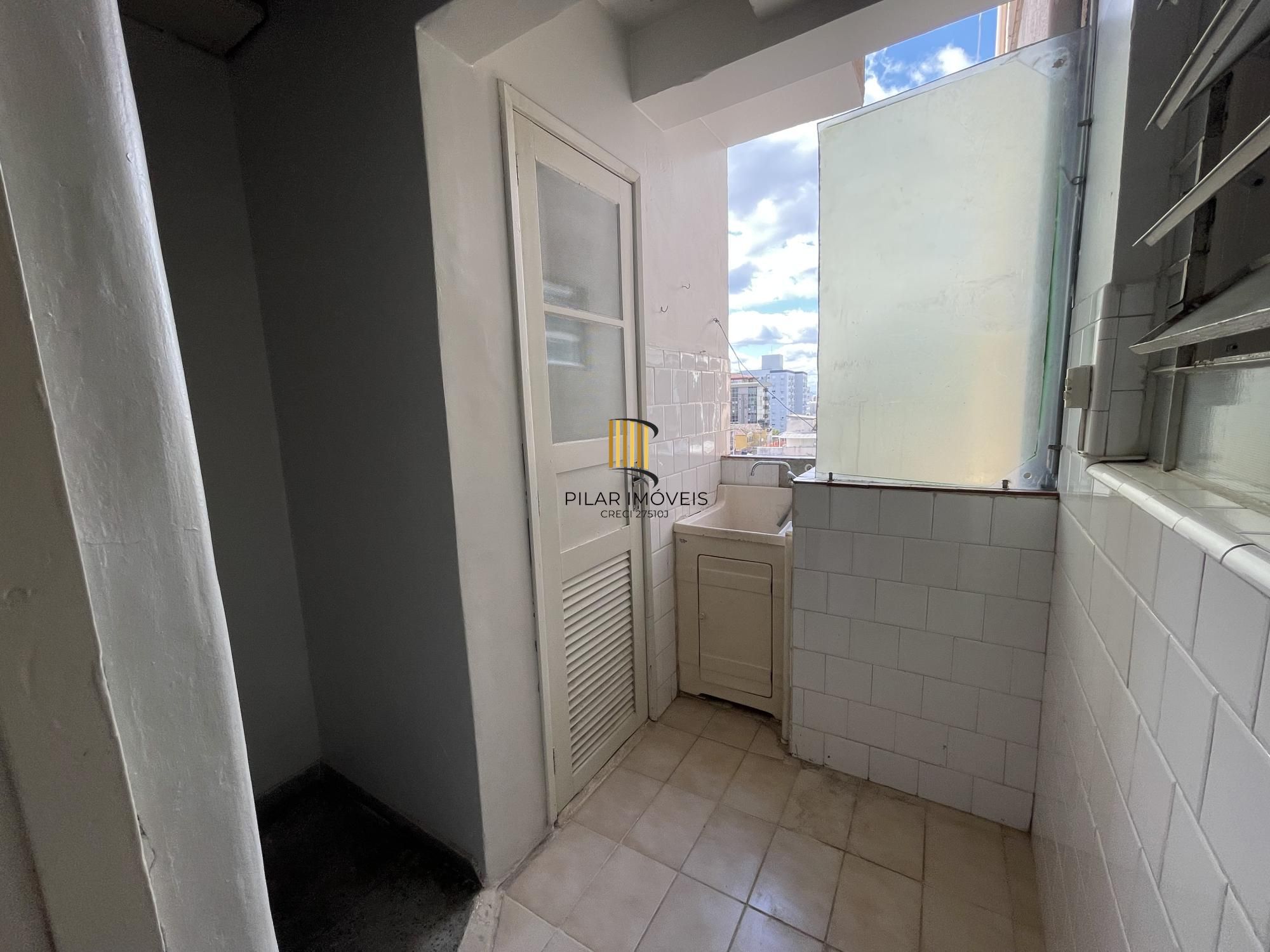 Apartamento 2 dormitórios com dependência 70m2 Moinhos de Vento Av. Cristóvão