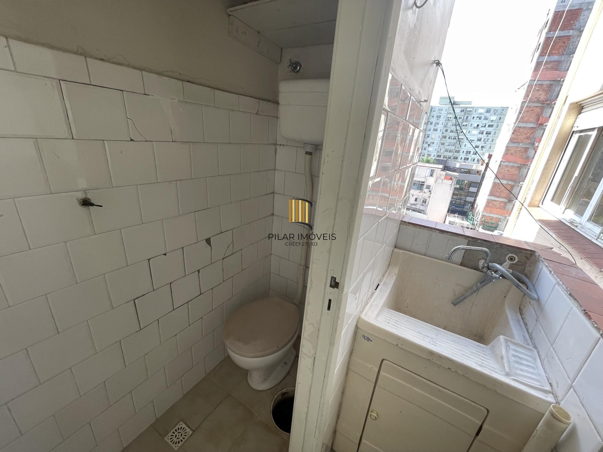 Apartamento 2 dormitórios com dependência 70m2 Moinhos de Vento Av. Cristóvão