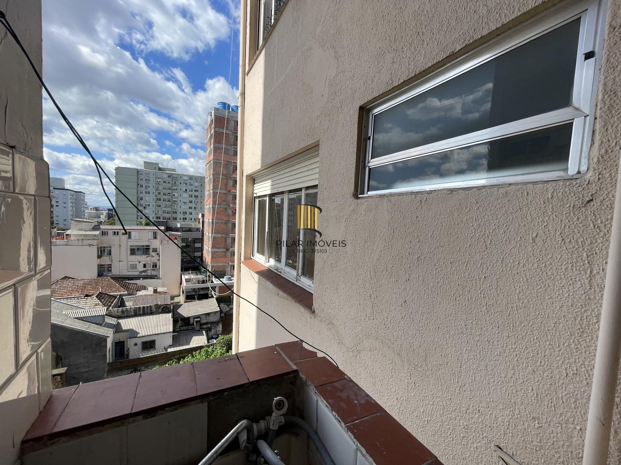 Apartamento 2 dormitórios com dependência 70m2 Moinhos de Vento Av. Cristóvão