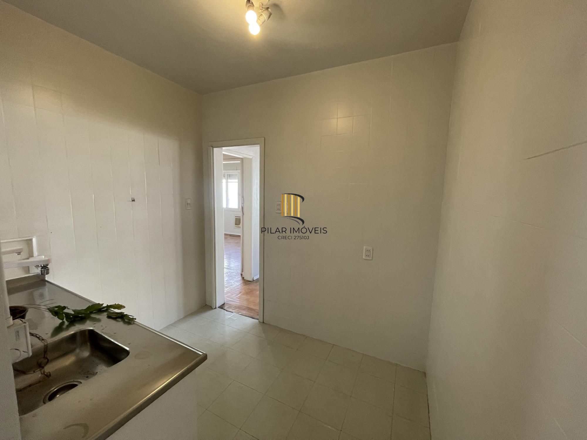 Apartamento 2 dormitórios com dependência 70m2 Moinhos de Vento Av. Cristóvão