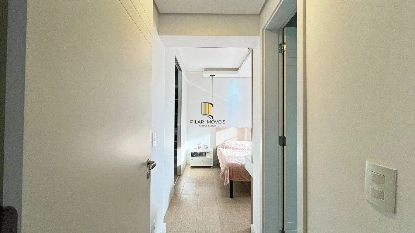 Apartamento com 3 quartos, 3 suítes e 128m² à venda em Menino Deus.