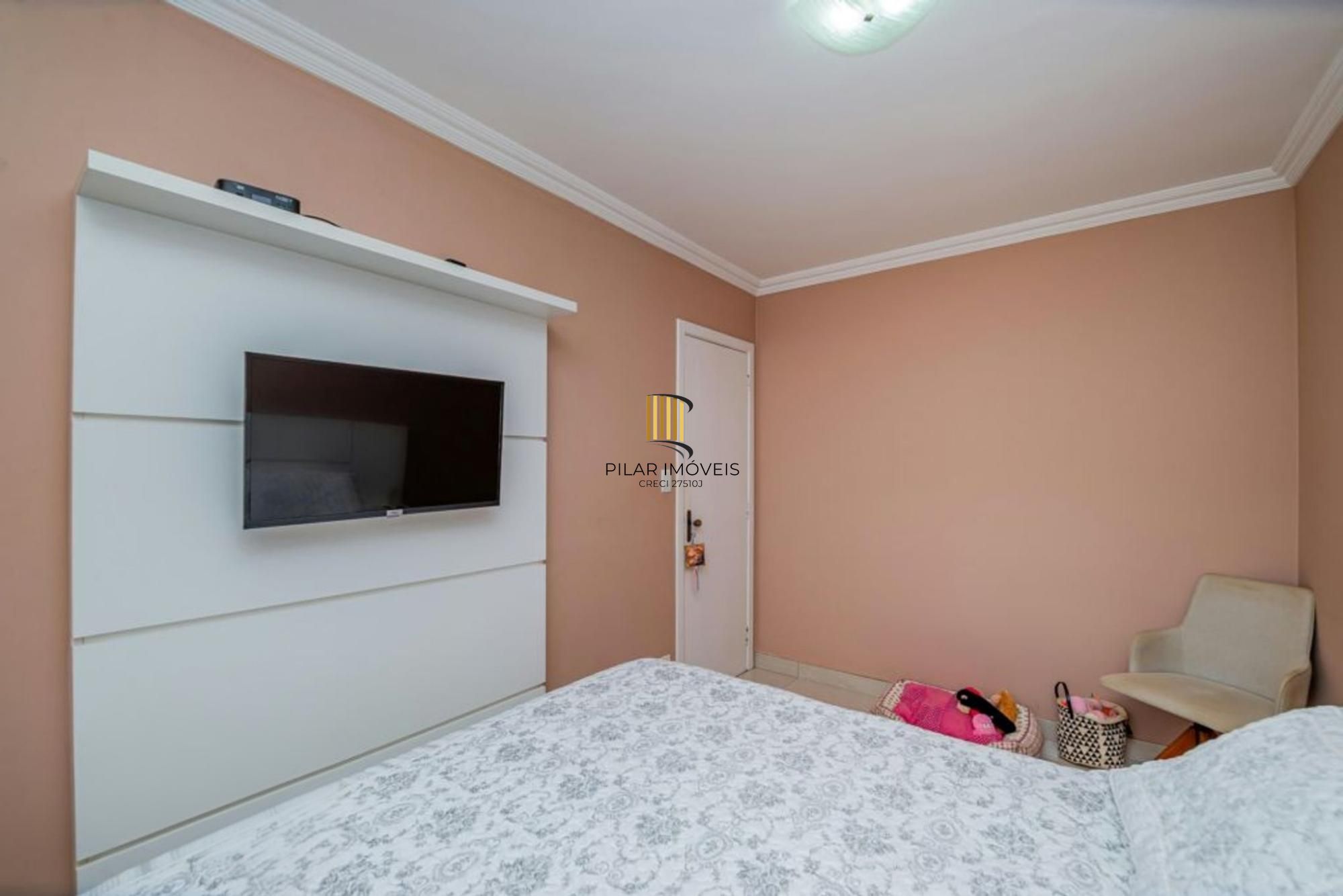 Apartamento semi mobiliado de 3 quartos, elevador, 1 vaga no bairro Cavalhada