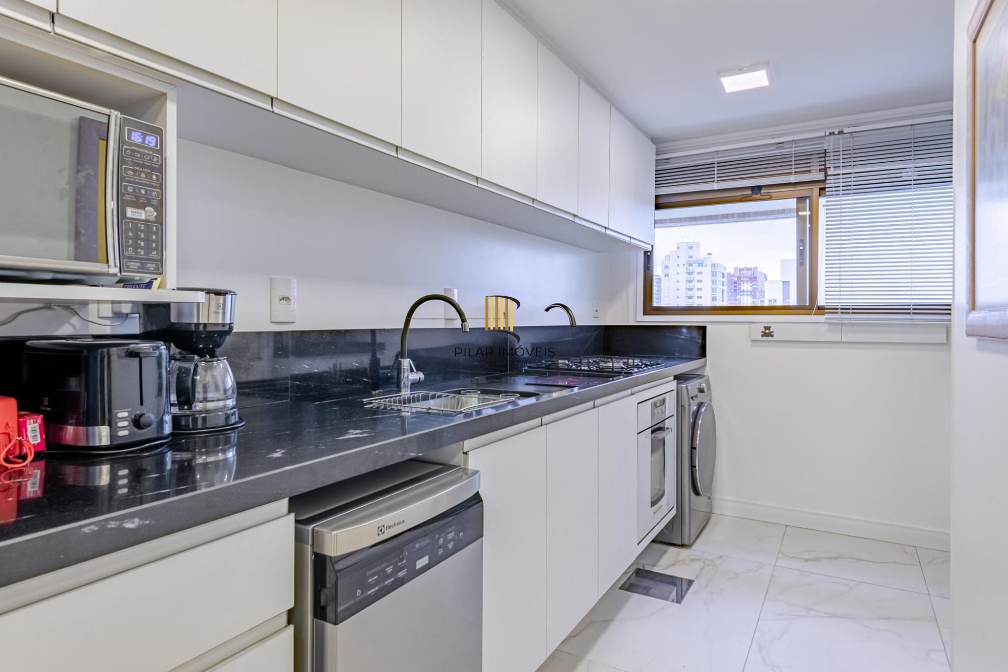 Apartamento de 3 dormitórios no bairro Menino Deus