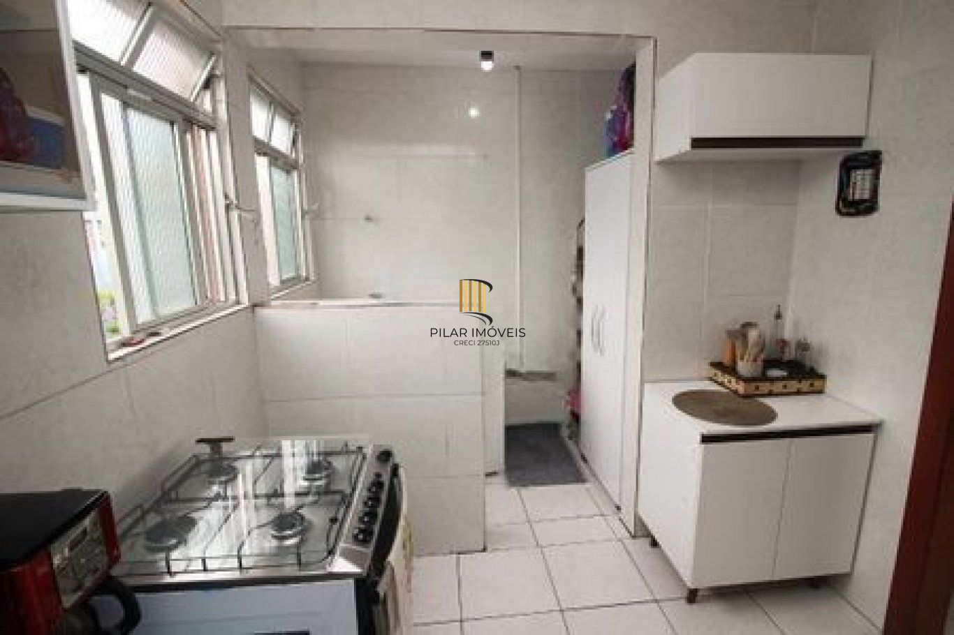Apartamento com 2 quartos, portaria 24 horas e churrasqueira no bairro Camaquã.