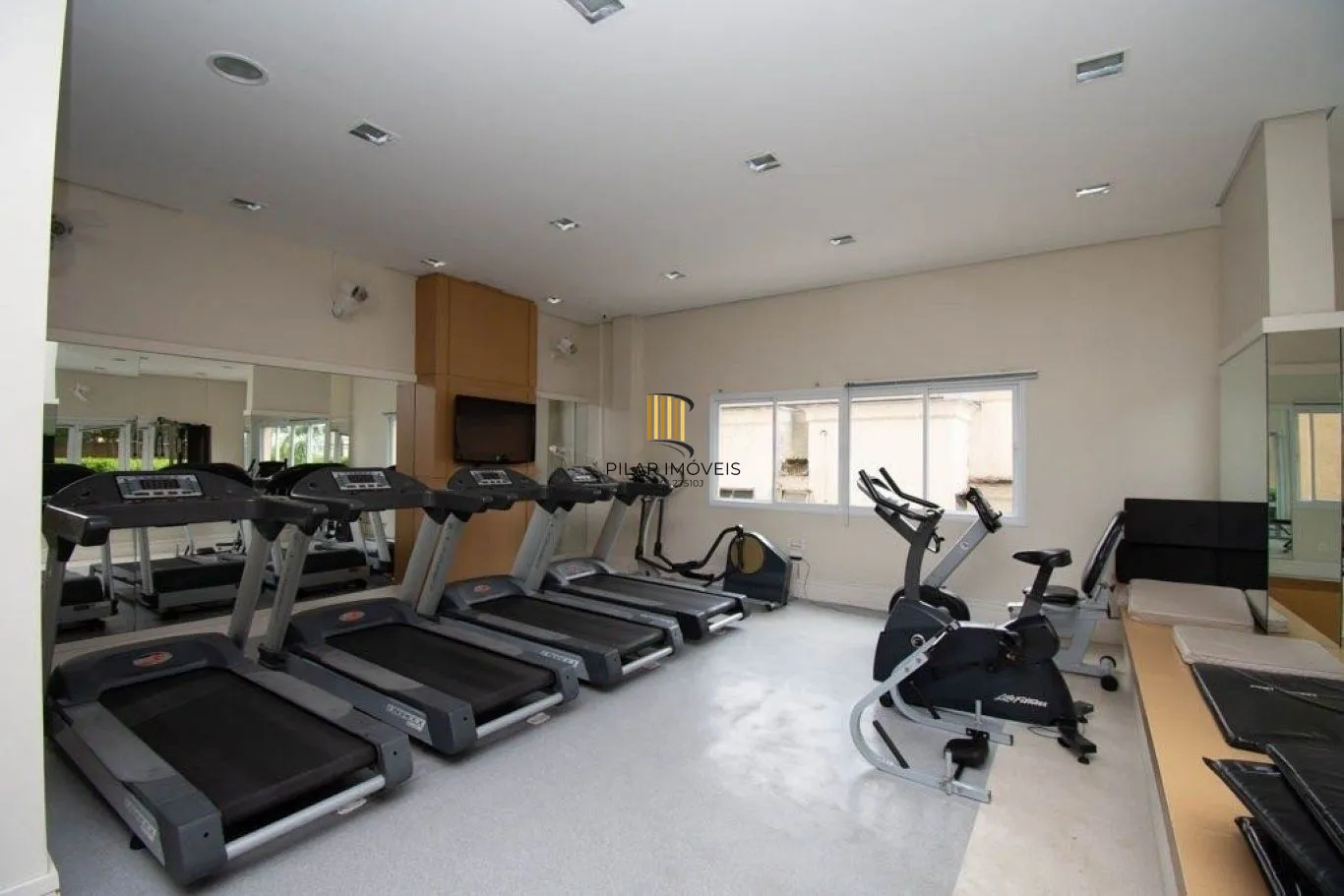 Apartamento de 2 dormitórios, 1 suíte, 2 vagas e 94m² no Jardim Europa.