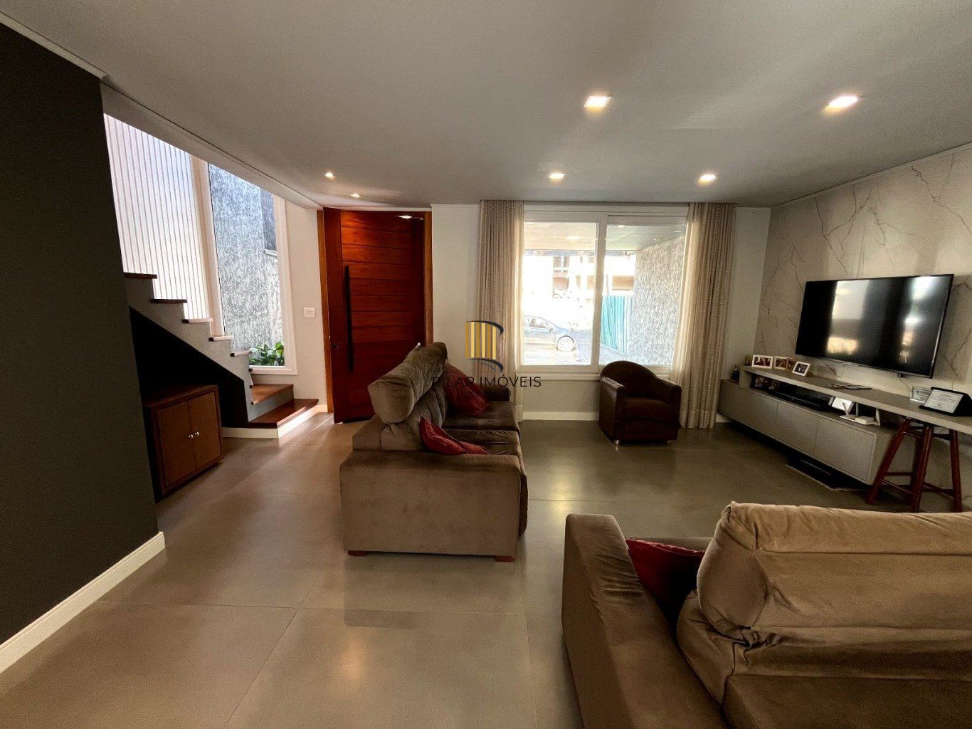 Casa de 3 dormitórios e 4 vagas de garagem em Gravataí.