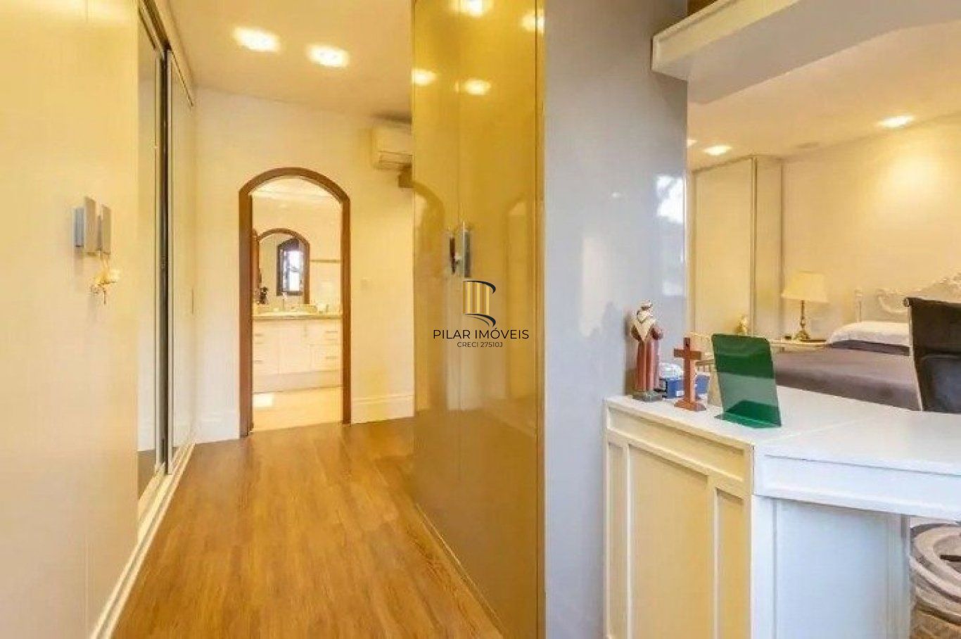 Casa de 3 quartos, piscina, churrasqueira, 7 vagas no bairro Tristeza