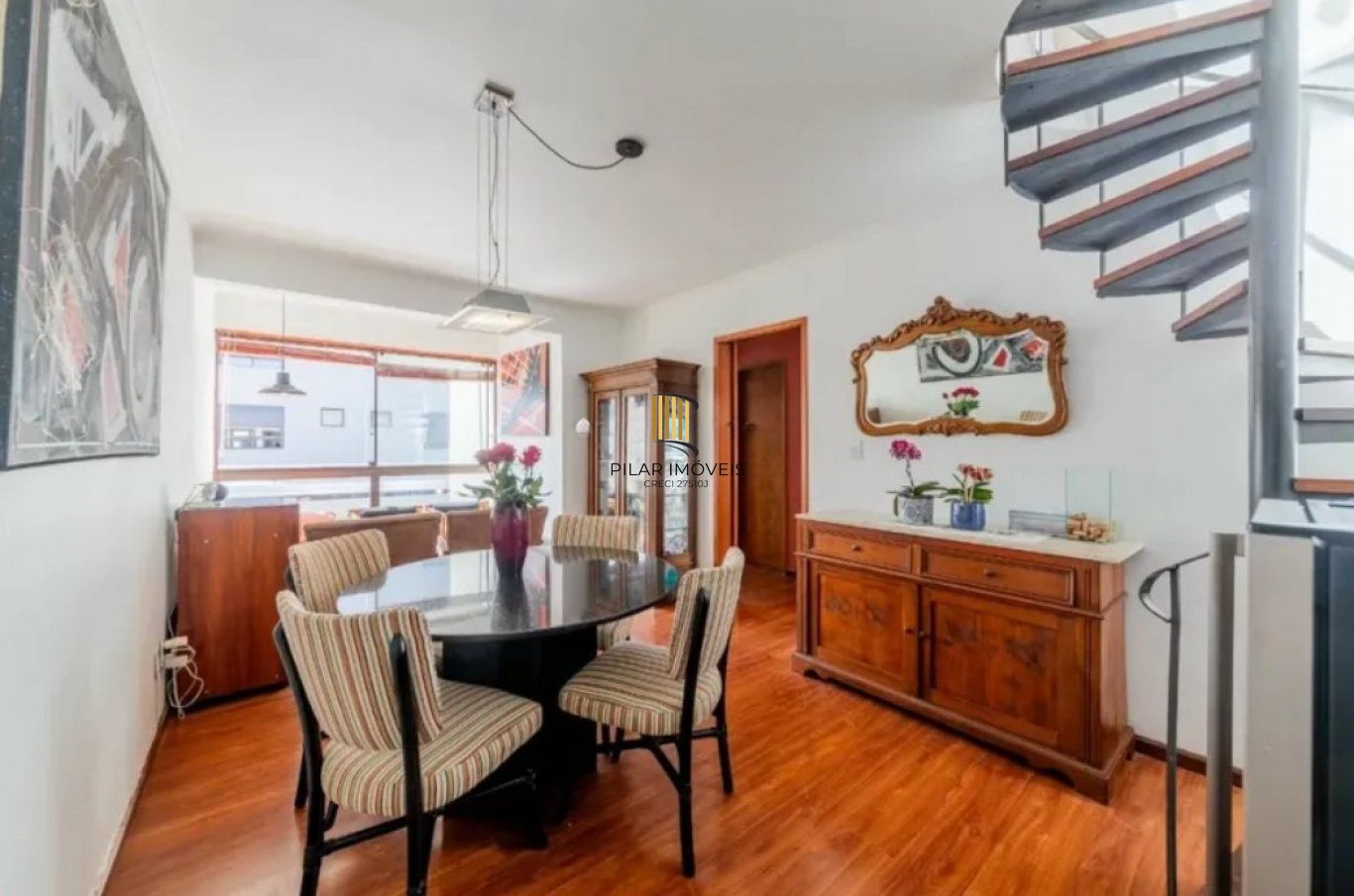 Cobertura 2 quartos, 2 vagas à venda no Petrópolis.