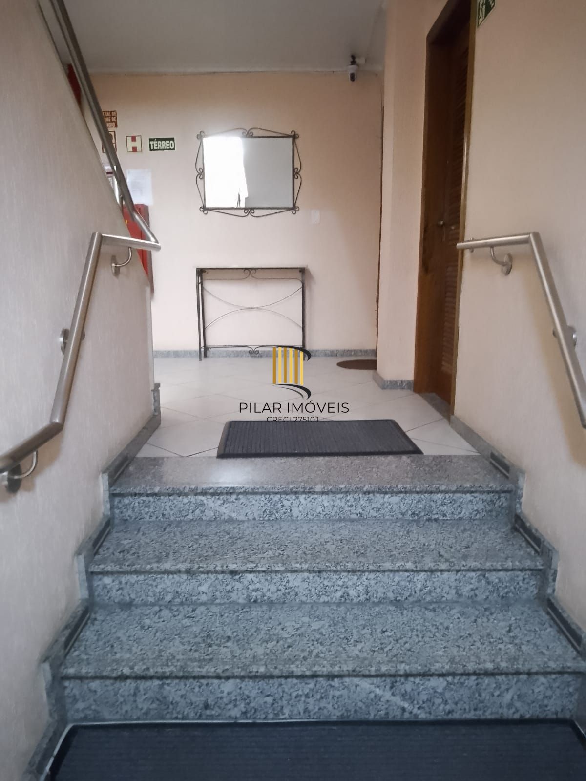 Apartamento de 2 quartos, 2 banheiros no bairro Farroupilha