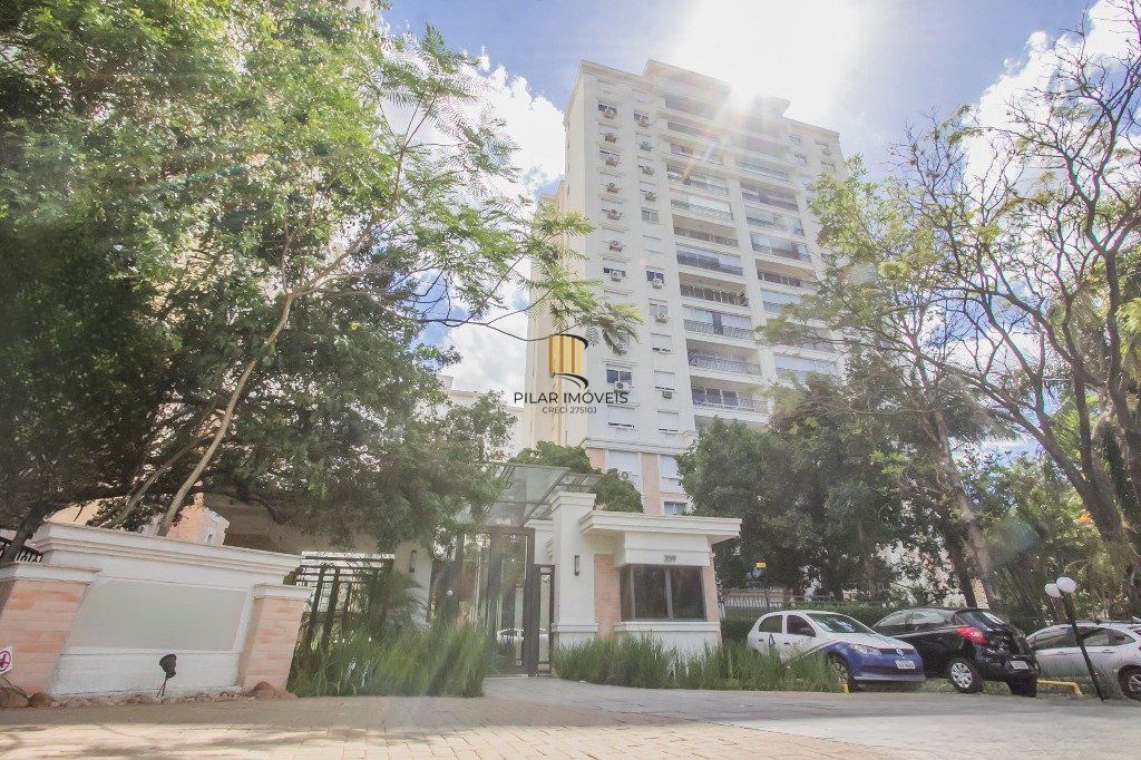 Apartamento com 3 dormitórios, 1 suíte, 1 vaga e elevador no Passo da Areia