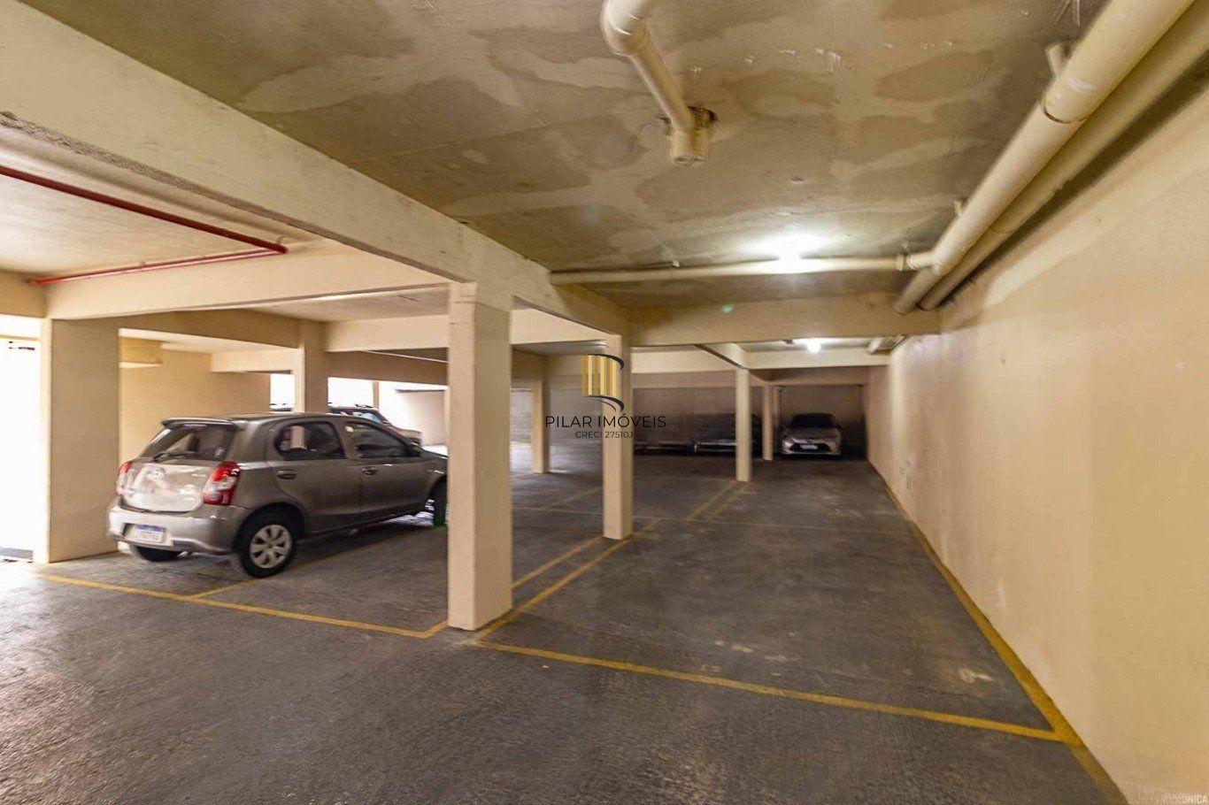 Apartamento semi mobiliado de 2 quartos,elevador,2 vagas no bairro Auxiliadora.