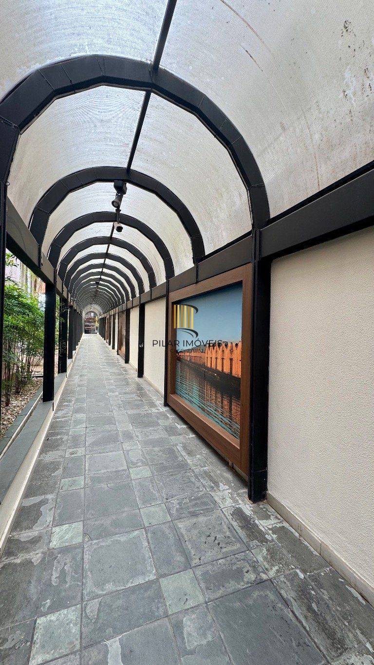 Apartamento de 1 quarto, sacada, 1 vaga, elevador no bairro Independência.