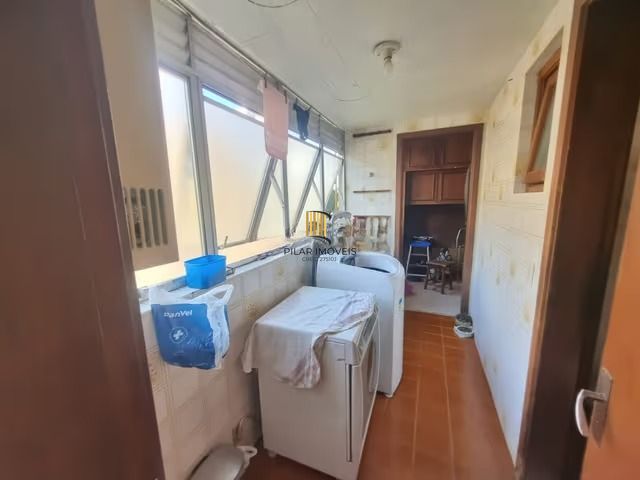 Apartamento de 3 dormitórios no bairro Menino Deus em Porto Alegre.