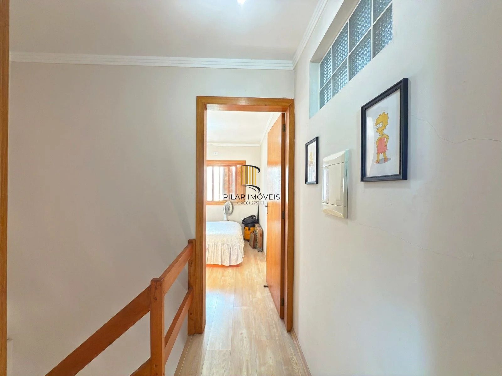 Casa com 2 quartos, 3 banheiros, pátio e churrasqueira no bairro Serraria