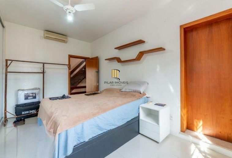 Casa semi mobiliada de 4 quartos e  4 vagas no bairro Chácara das Pedras.