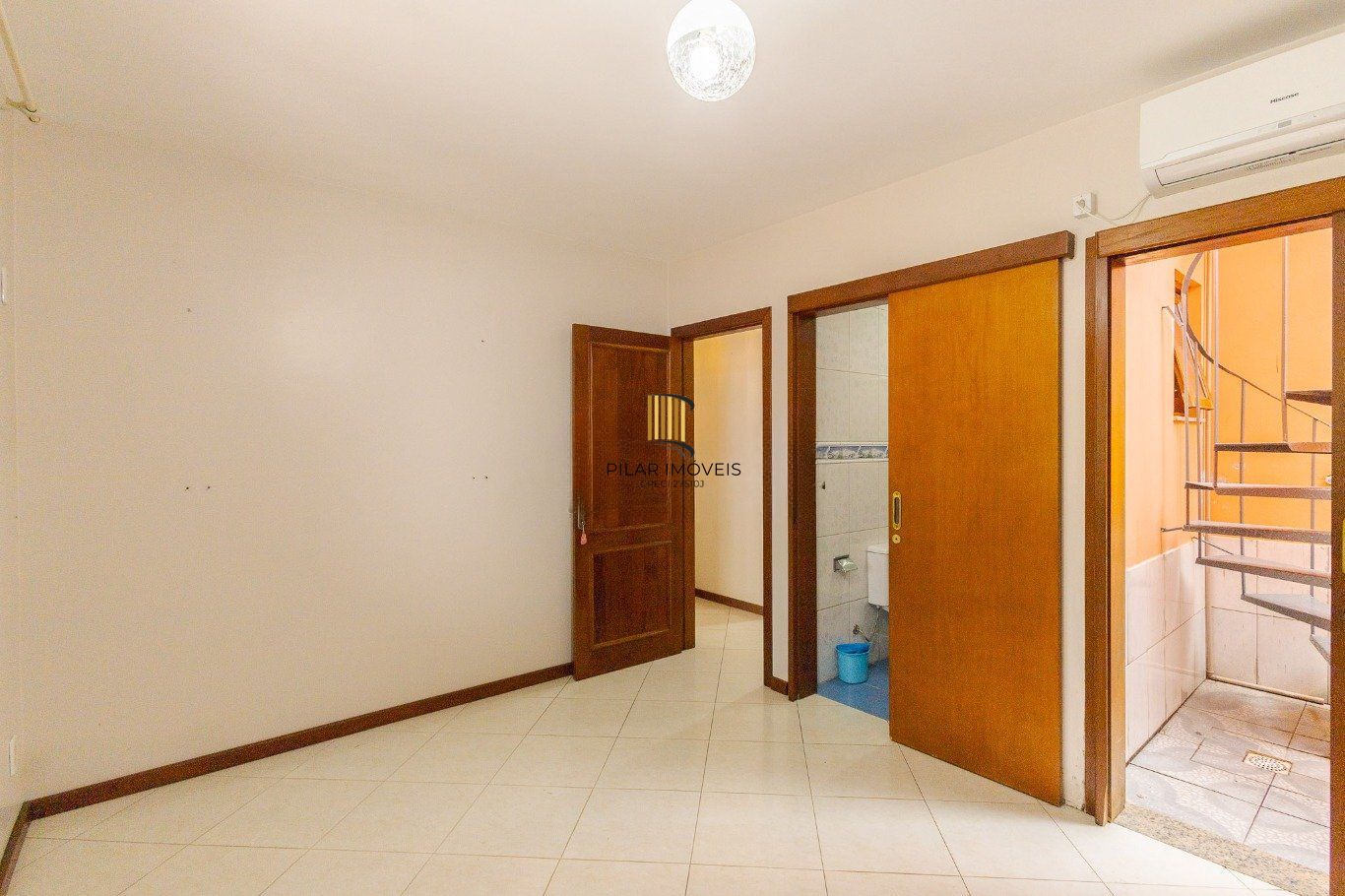 Casa com 4 dormitorios, 2 vagas de garagem em Canoas