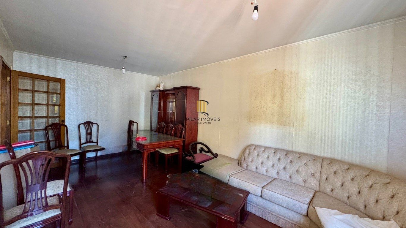 Casa com 350m², 4 quartos, 2 Suítes à venda em Azenha, Porto Alegre.