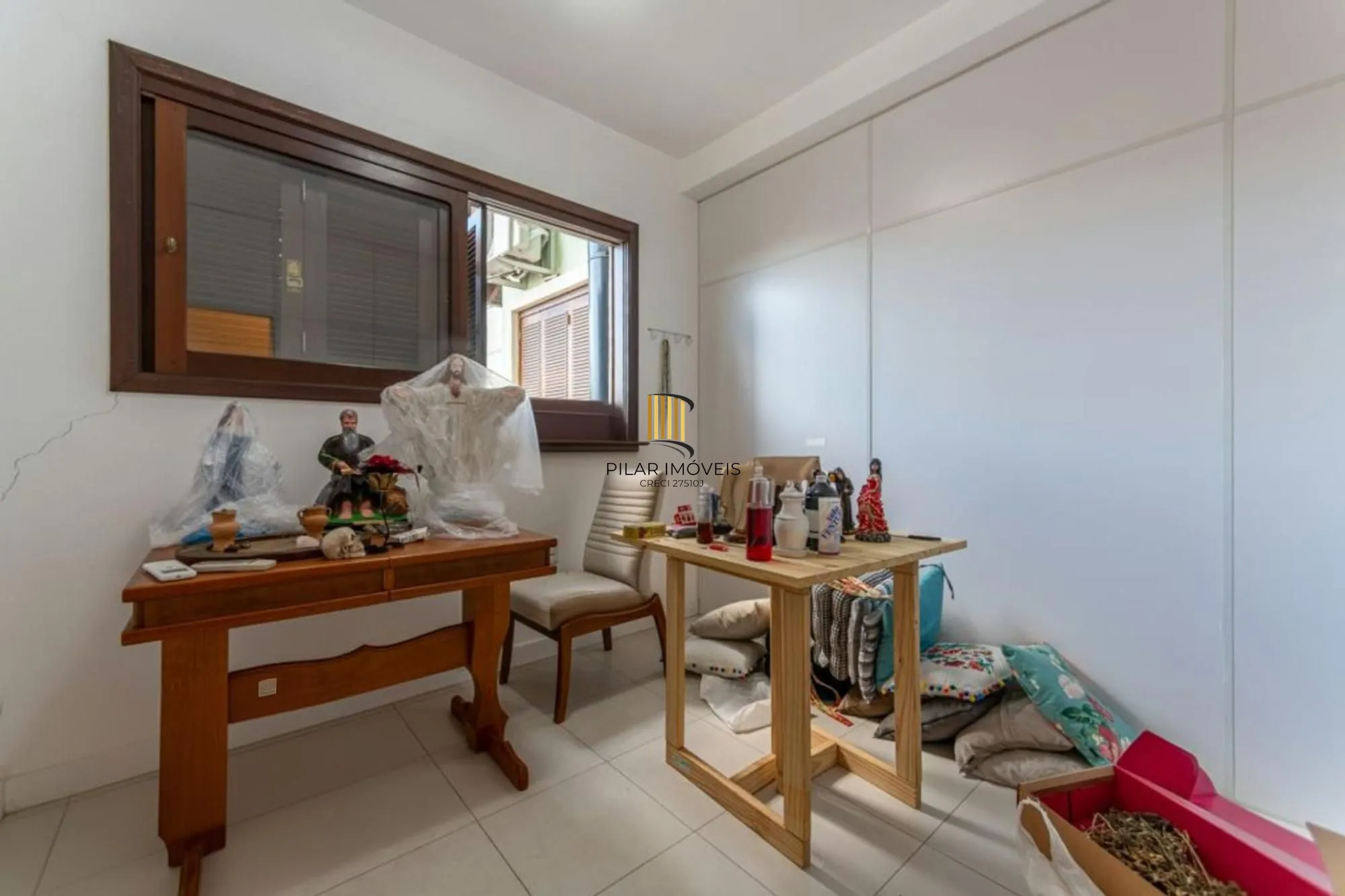 Casa com 4 quartos,1 Suite, 2 vagas e 450m² à venda em Sarandi.