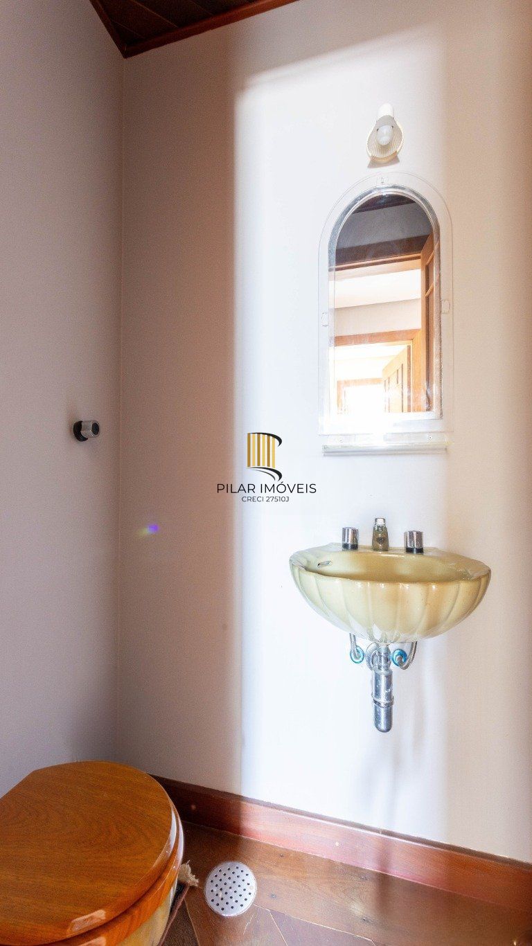 Apartamento 3 Dormitórios, 1 súite, elevador, 2 vagas no Petrópolis.