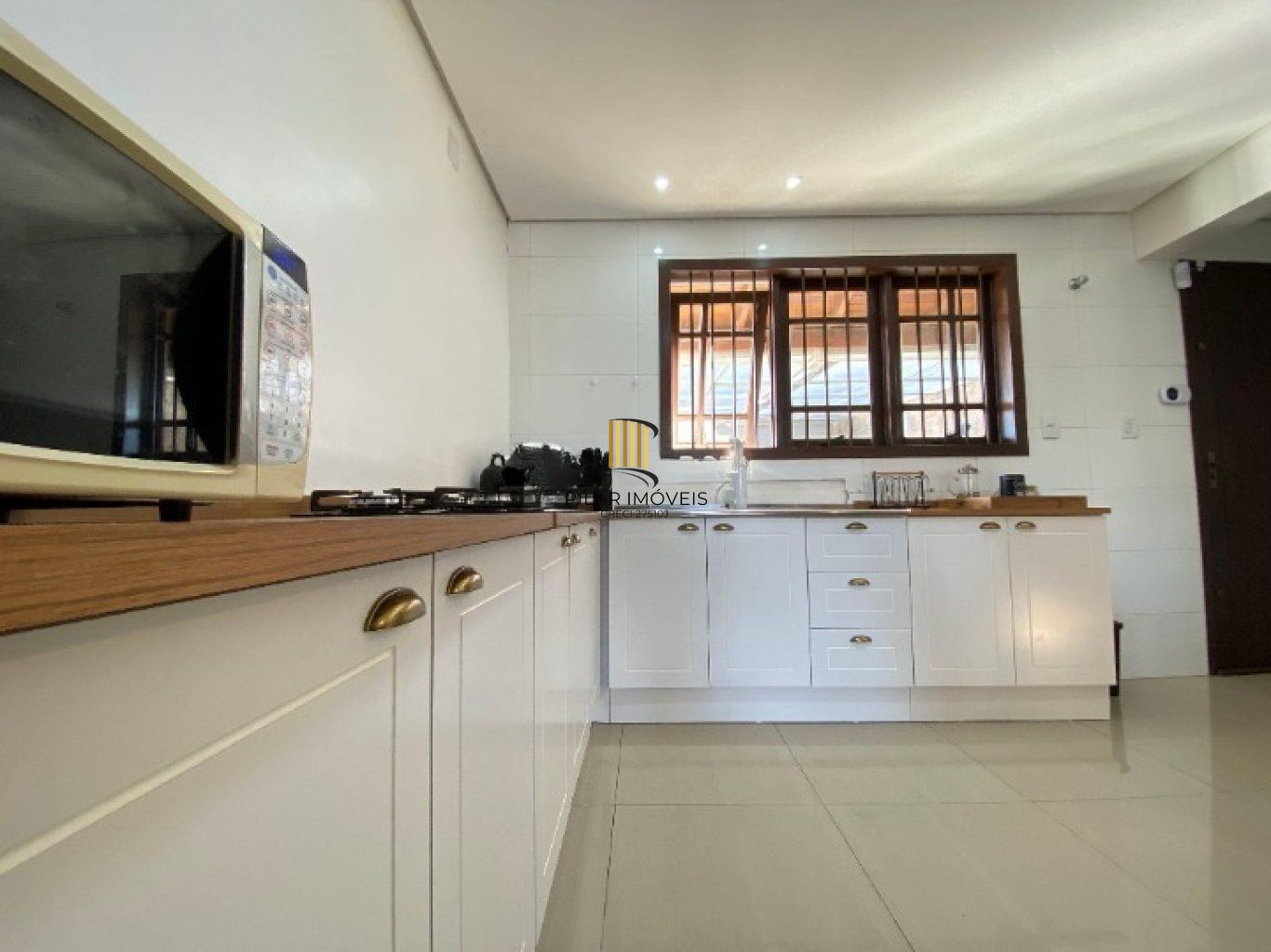 Casa com 3 Dormiórios, 2 vagas de garagem no bairro Harmonia em  Canoas.