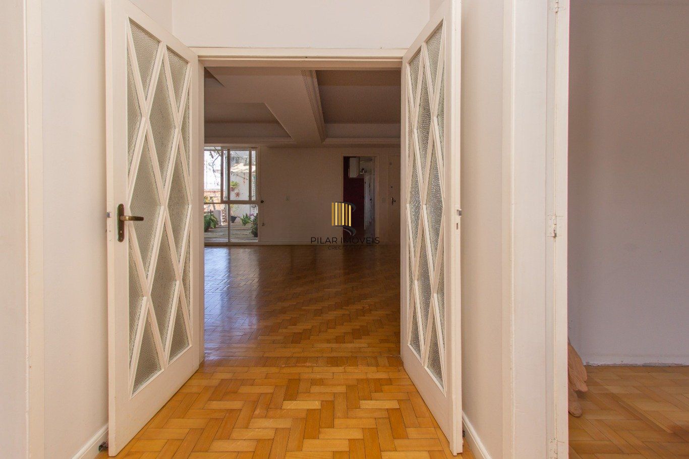 Apartamento garden, 3 dormitórios, 2 suítes, e 131m² privativos no Menino Deus.