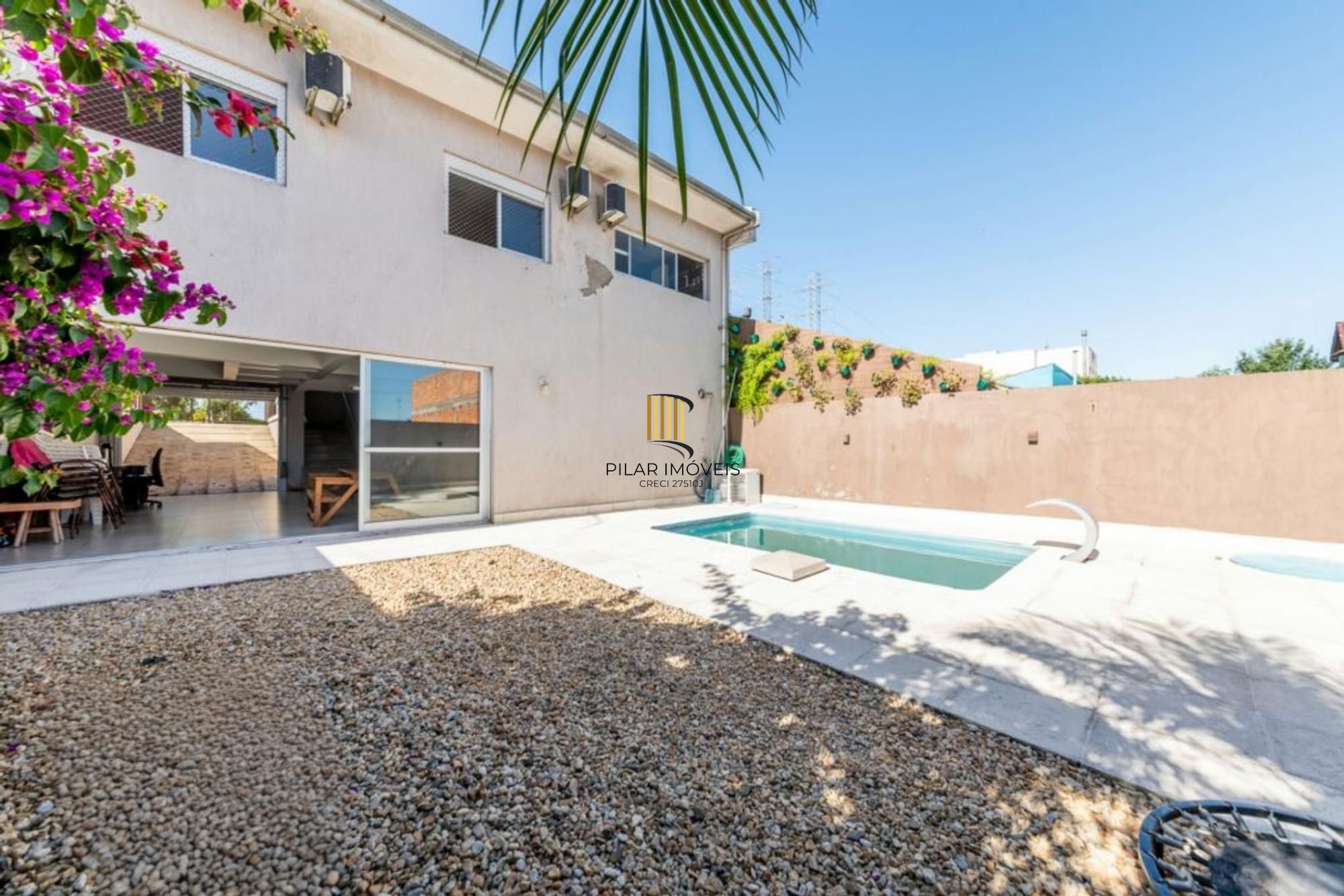 Casa em condomínio de 3 dormitórios,2 vagas e churrasqueira no bairro Agronomia