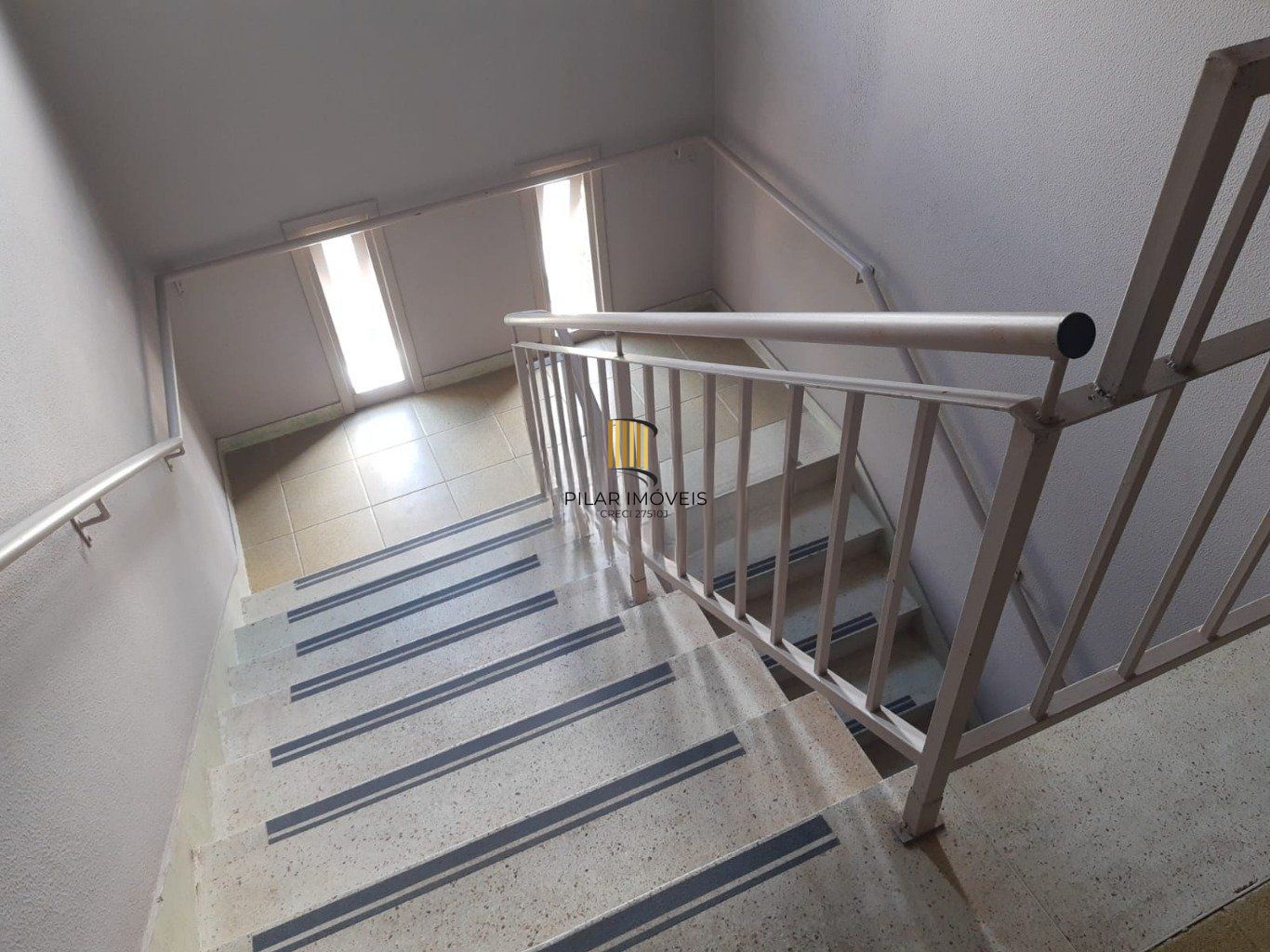 Apartamento Duplex de 2 dormitórios,  1 vaga de garagem em Cachoeirinha.