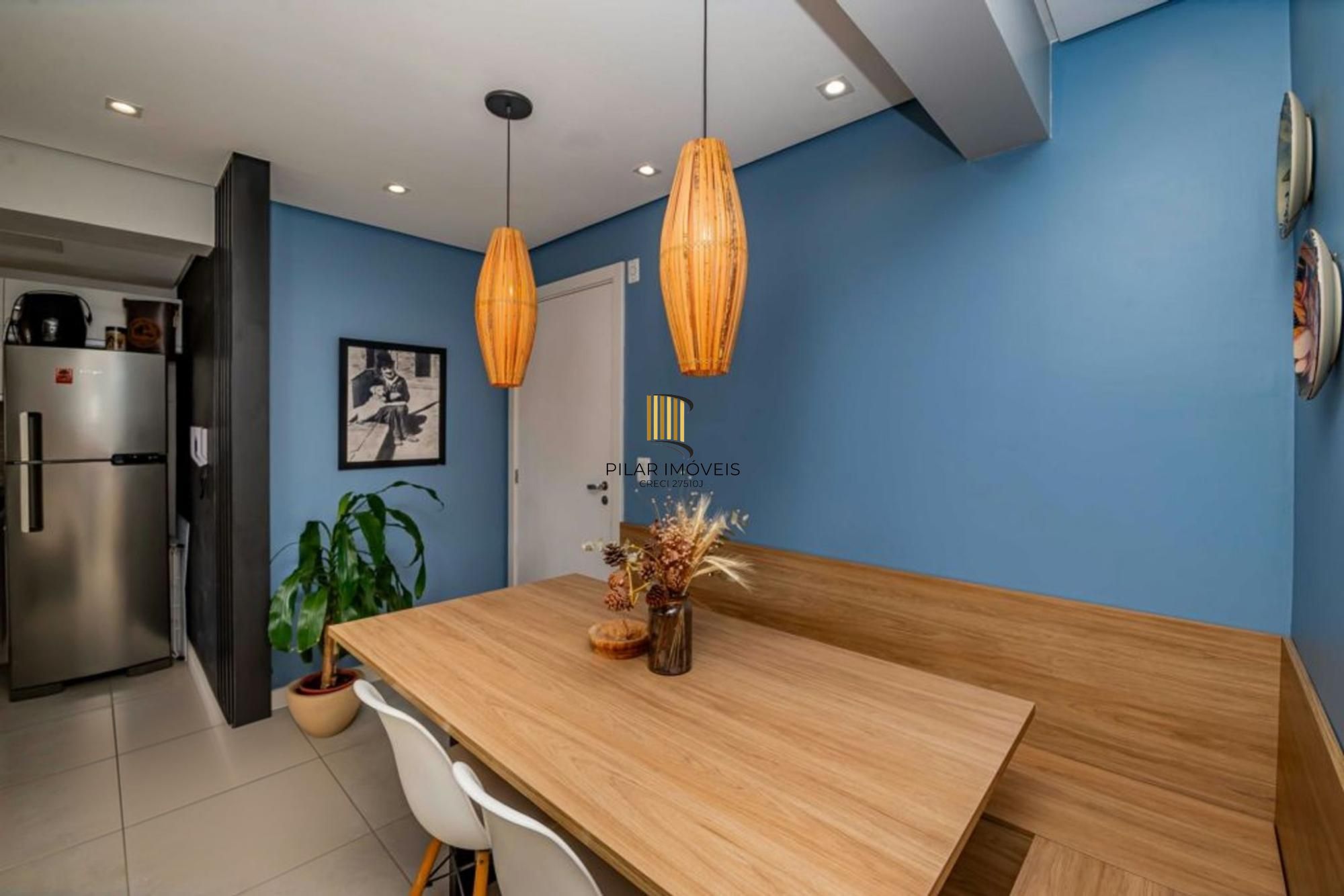 Apartamento de 2 quartos, suíte, elevador, 1 vaga no bairro Ipanema.