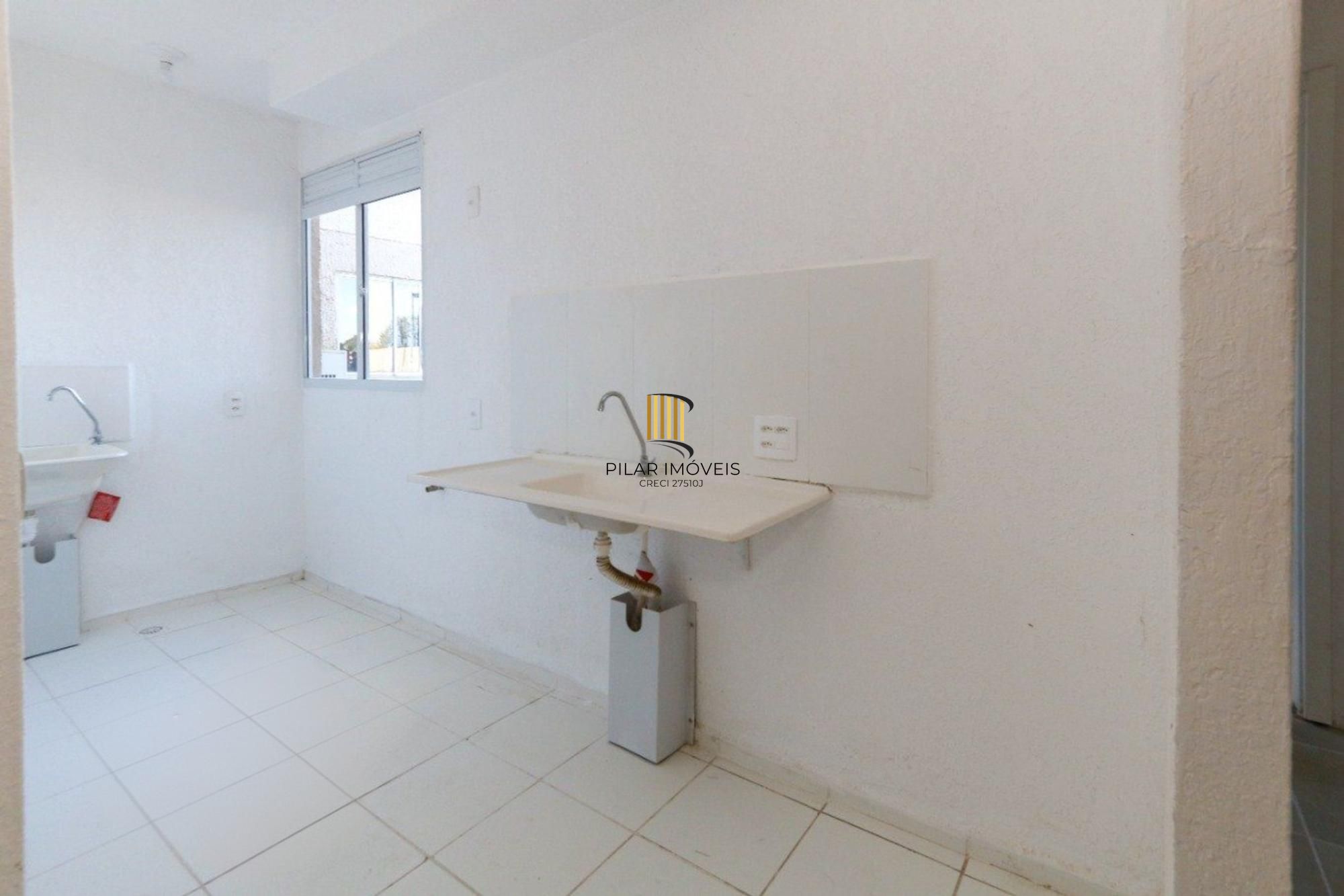 Apartamento com 1 dormitório e com 1 vaga de garagem em Canoas.