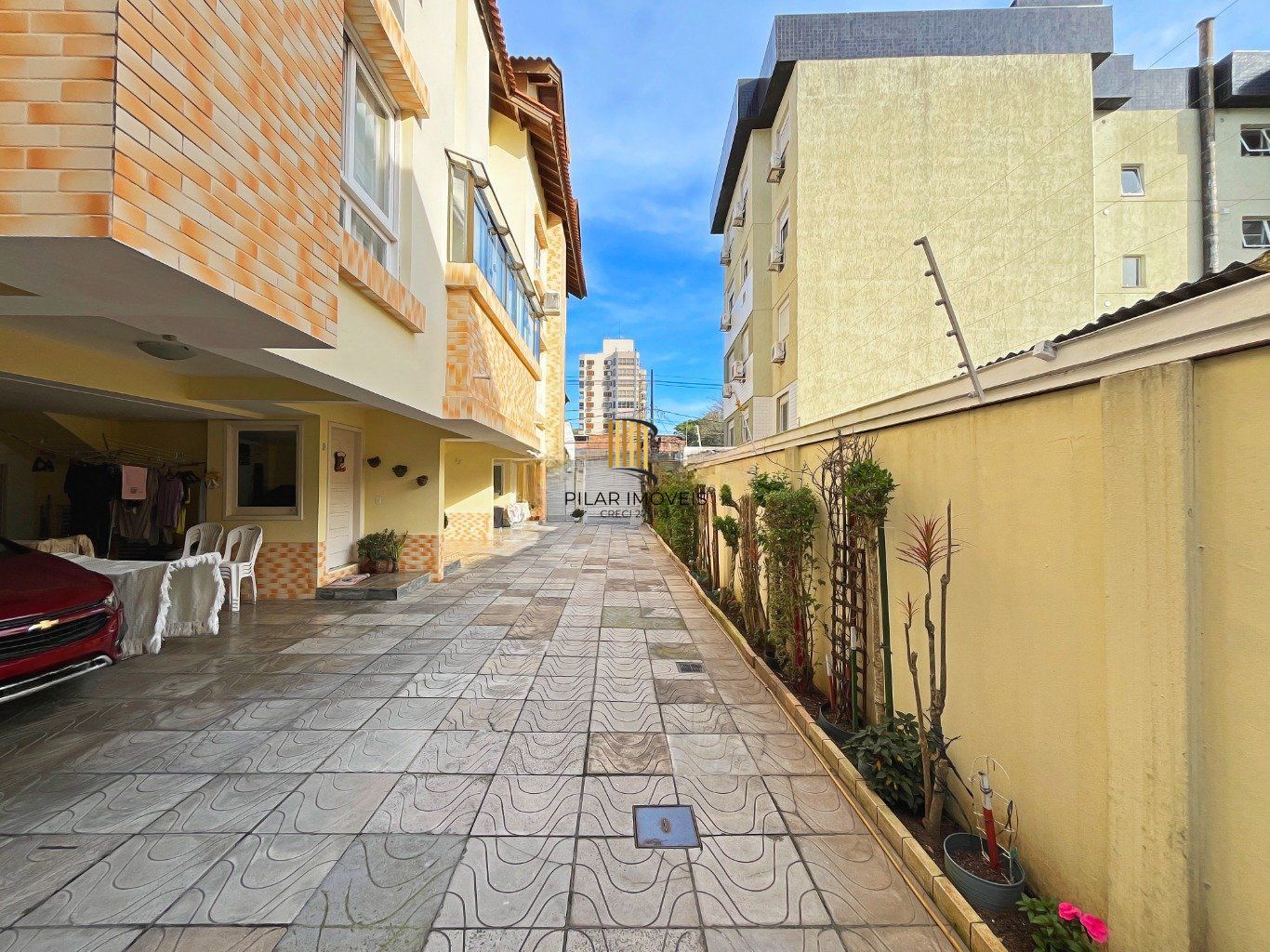 Casa com 3 quartos e 2 vagas em condomínio fechado no bairro Tristeza