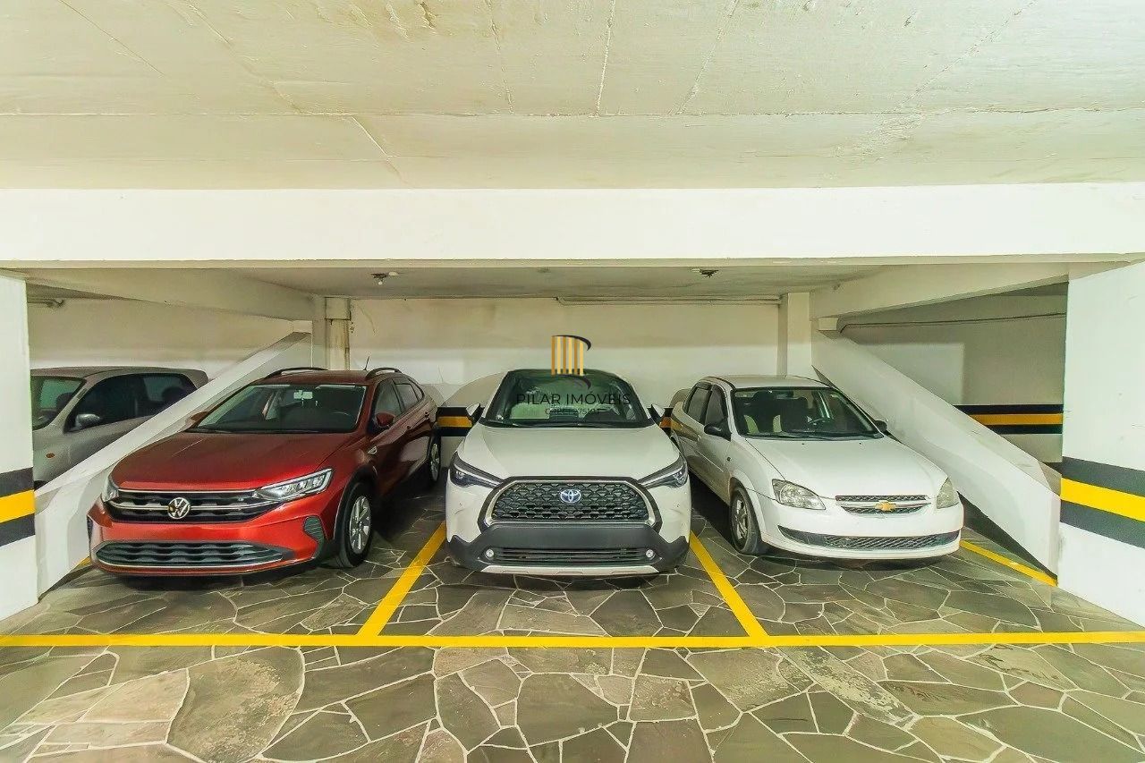 Cobertura de 3 quartos com piscina e 2 vagas no Bairro Mont Serrat.